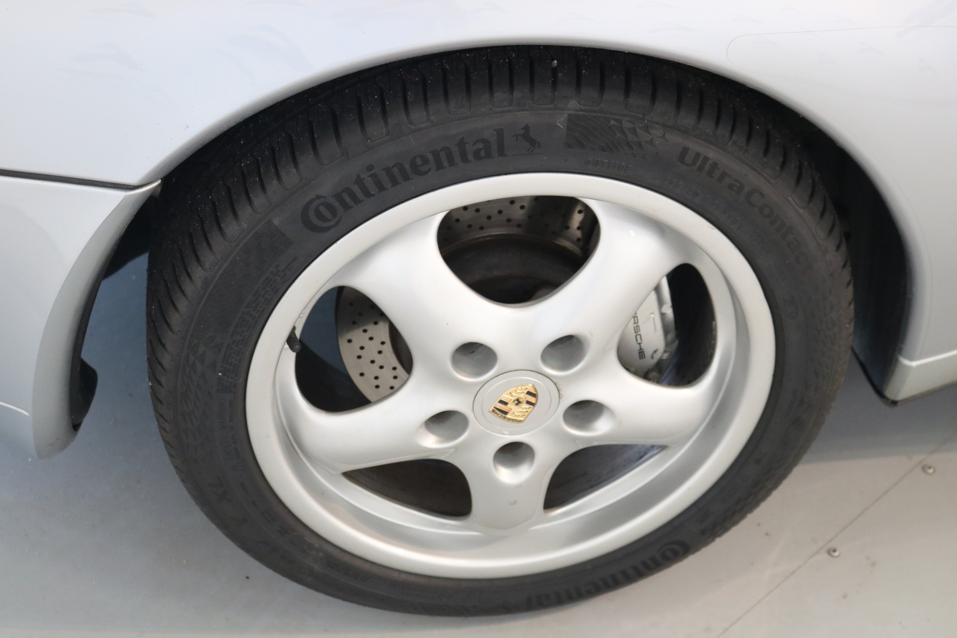 PORSCHE 911 Carrera 4 Cabrio-image-15