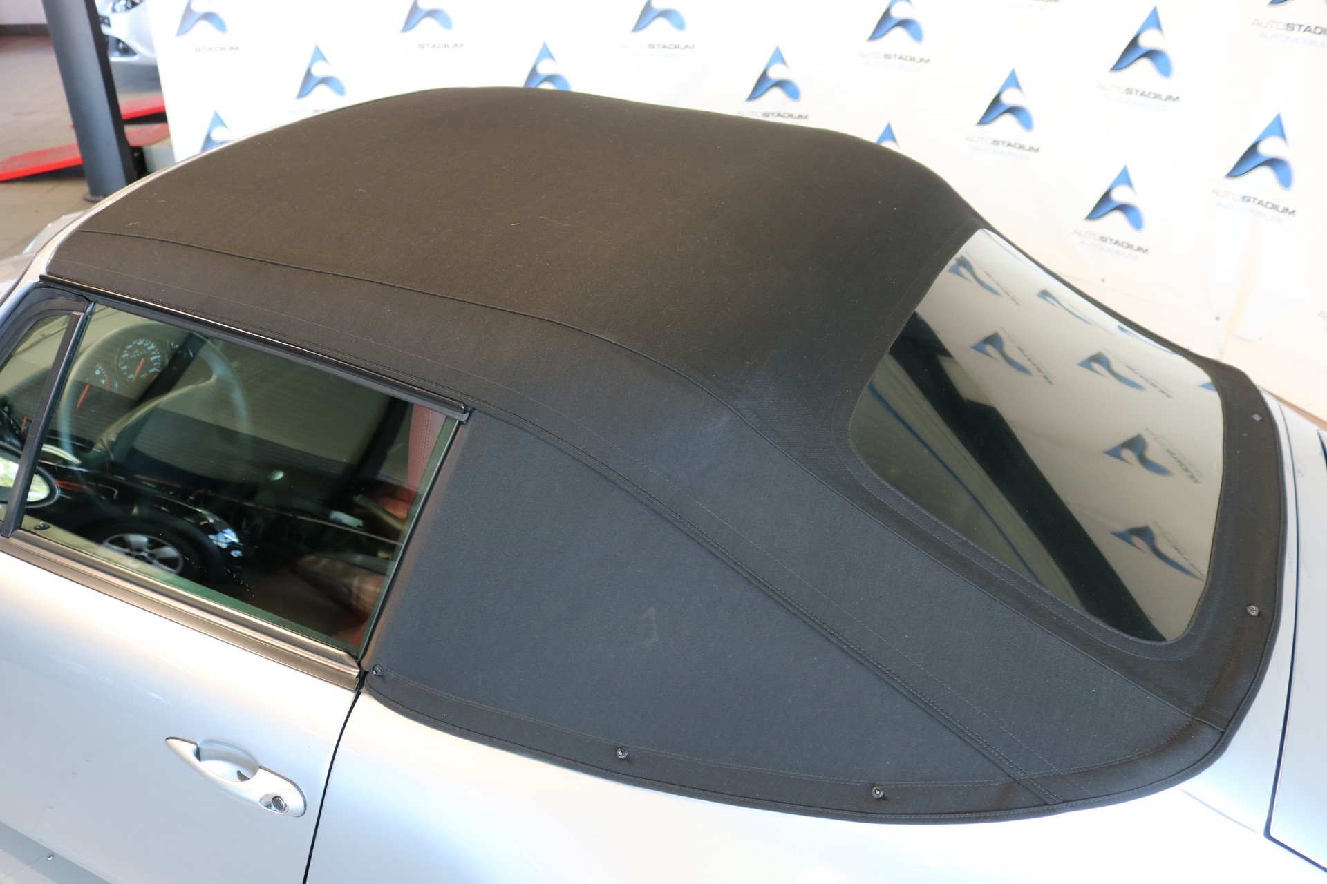 PORSCHE 911 Carrera 4 Cabrio-image-19