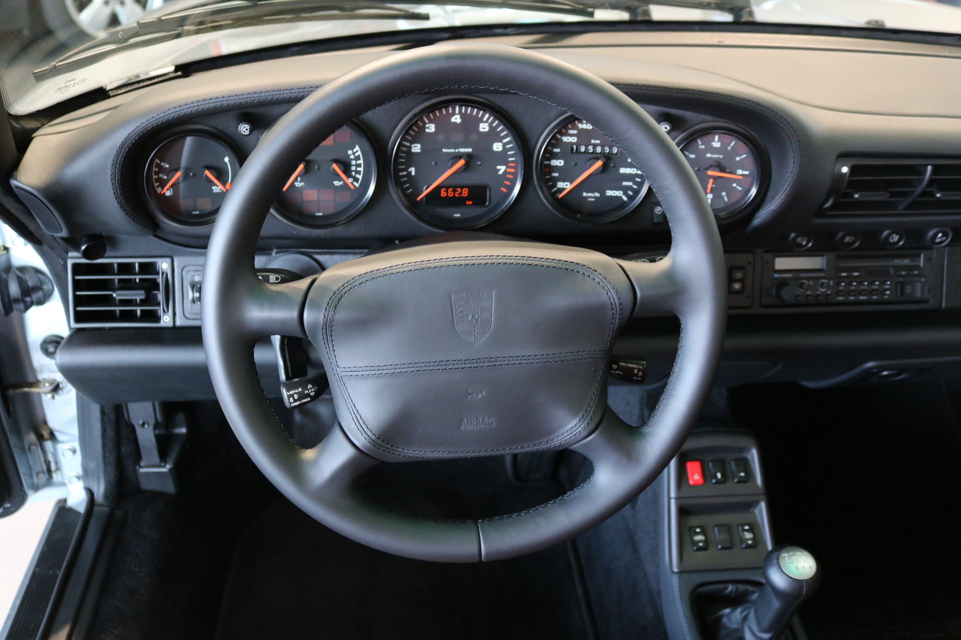 PORSCHE 911 Carrera 4 Cabrio-image-25