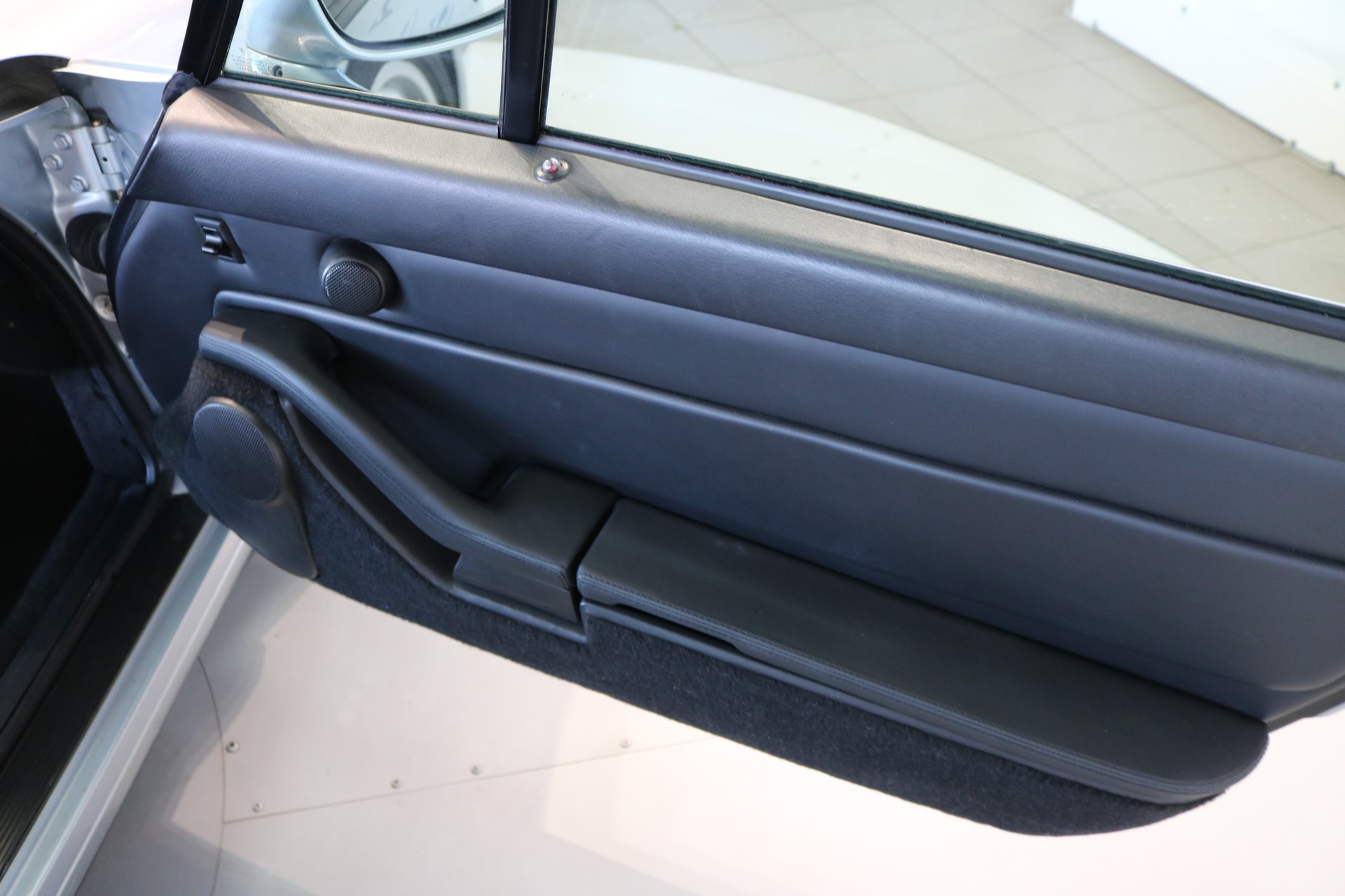PORSCHE 911 Carrera 4 Cabrio-image-28