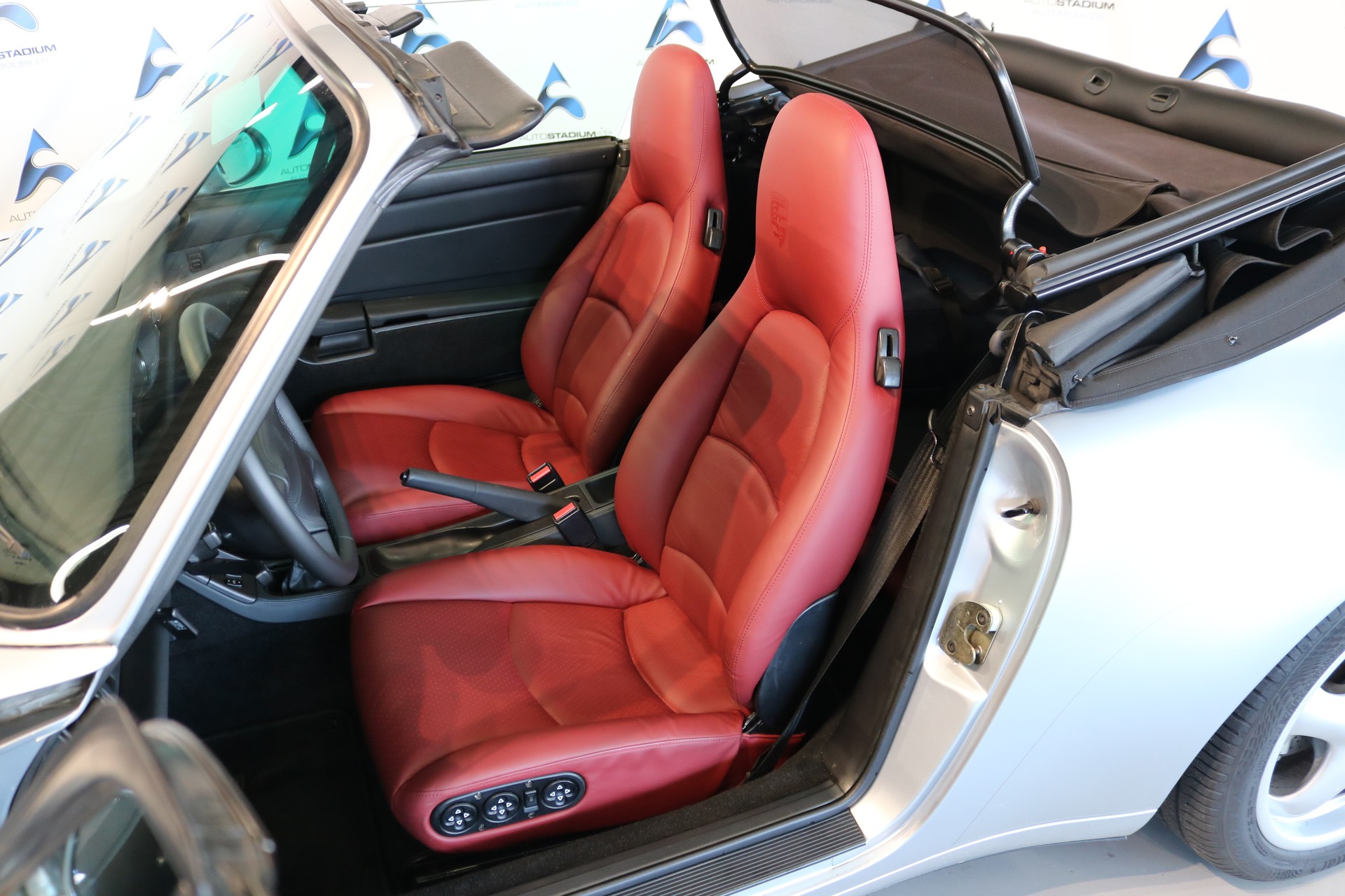 PORSCHE 911 Carrera 4 Cabrio-image-21