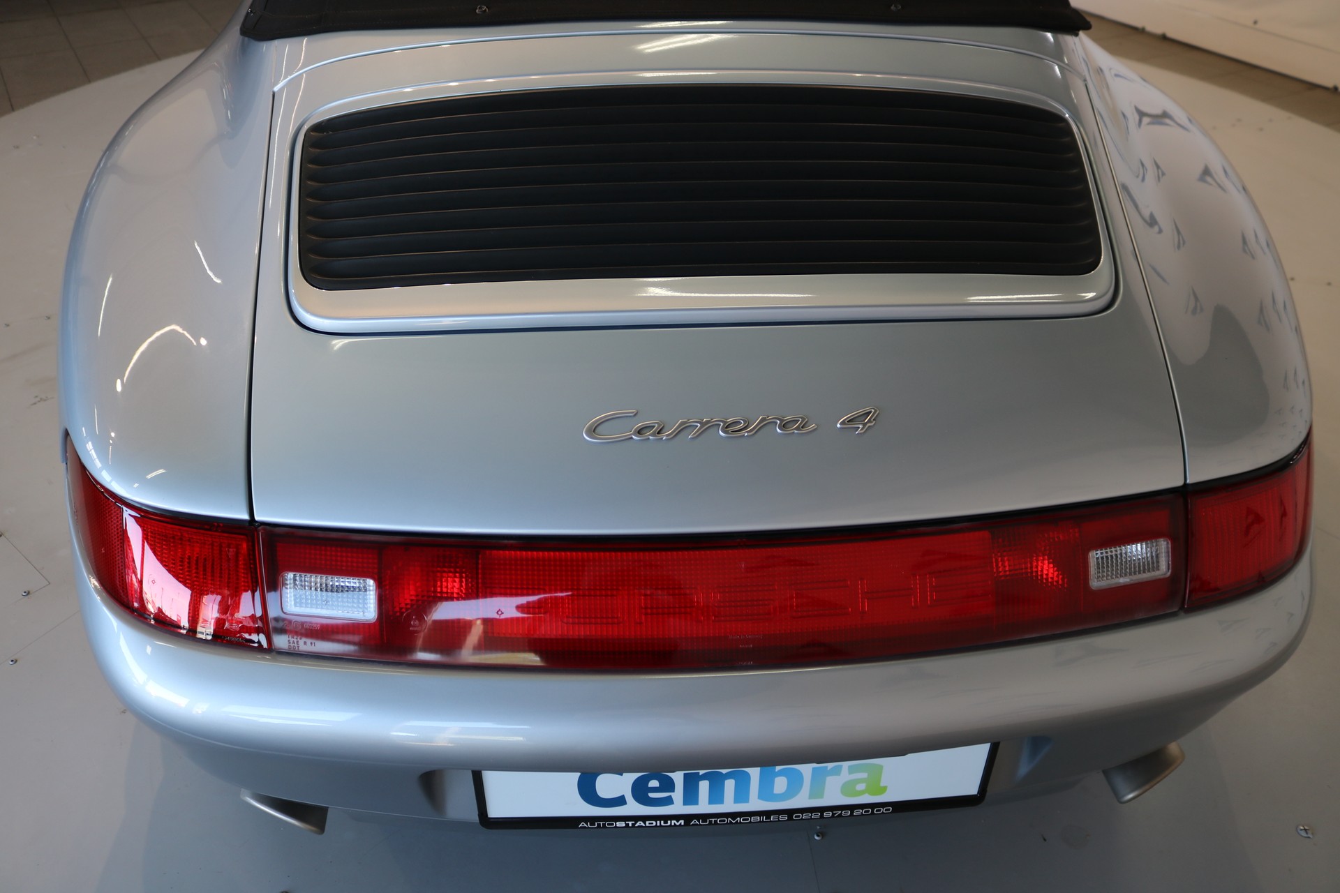 PORSCHE 911 Carrera 4 Cabrio-image-18