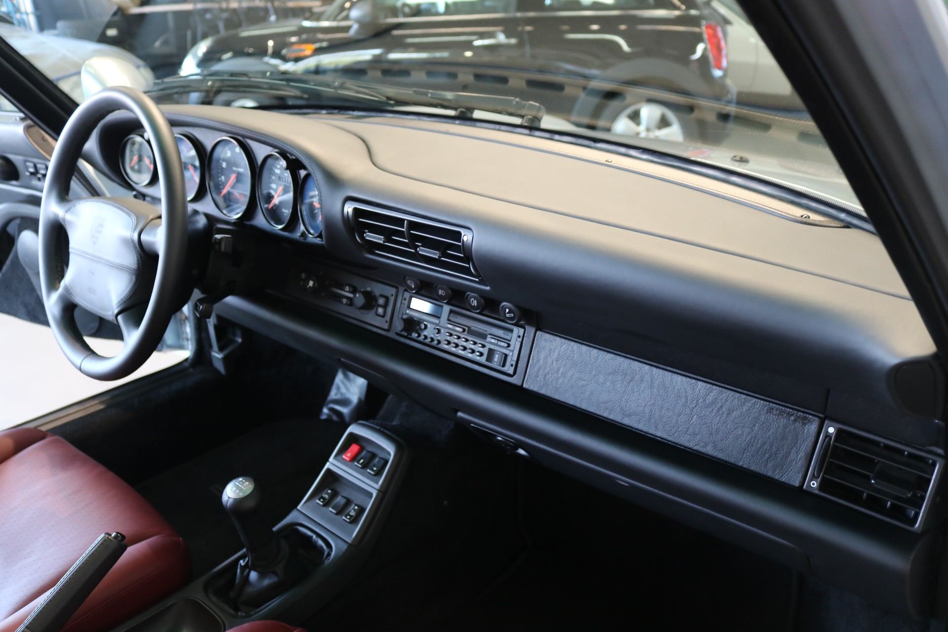 PORSCHE 911 Carrera 4 Cabrio-image-29