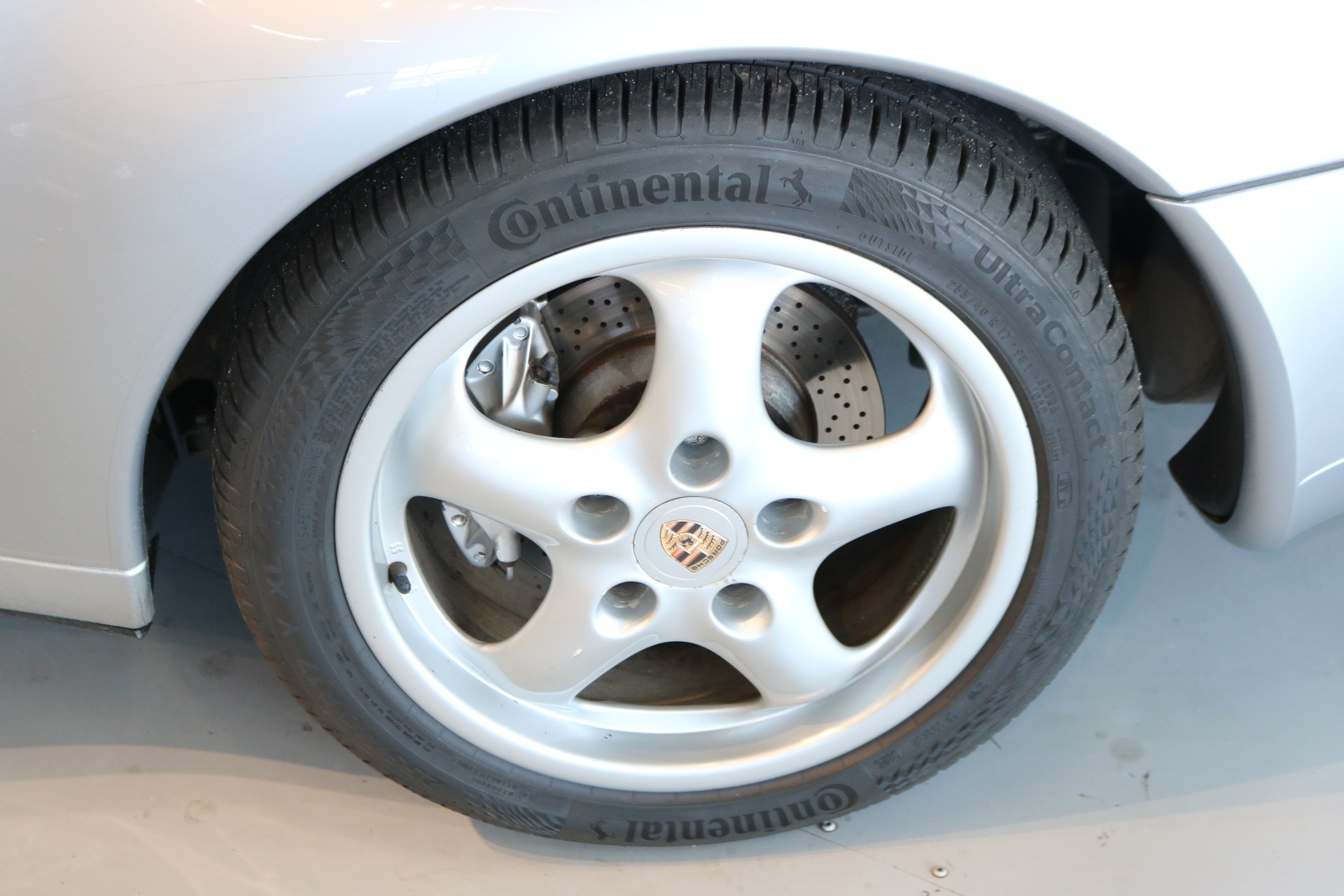 PORSCHE 911 Carrera 4 Cabrio-image-14