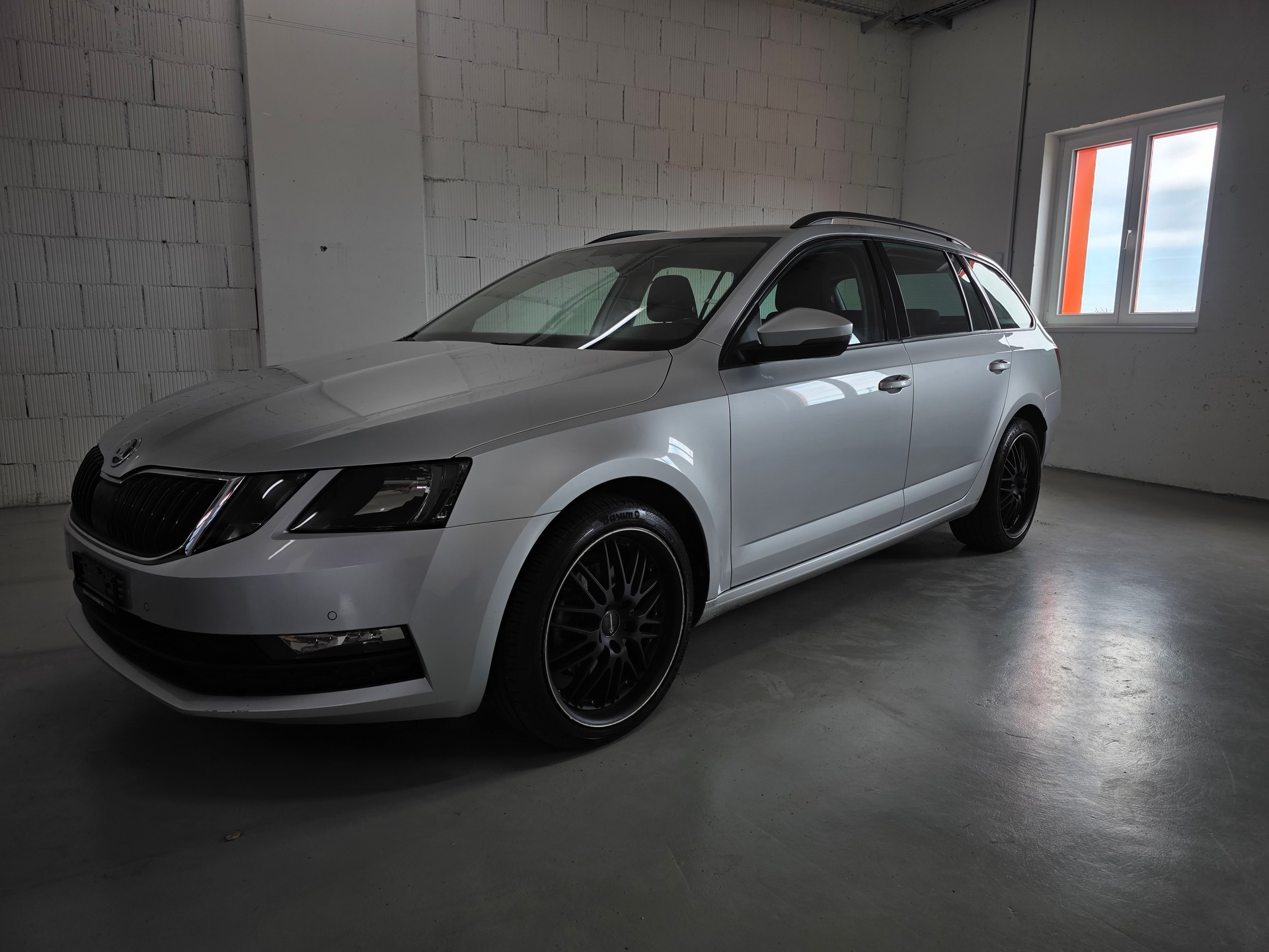 SKODA Octavia Combi 2.0 TDI Ambition 4x4 DSG-image-0