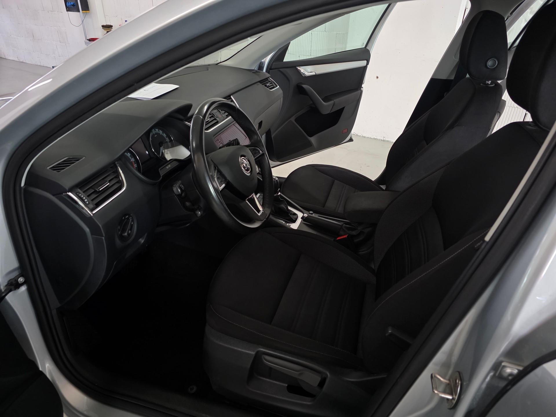 SKODA Octavia Combi 2.0 TDI Ambition 4x4 DSG-image-10