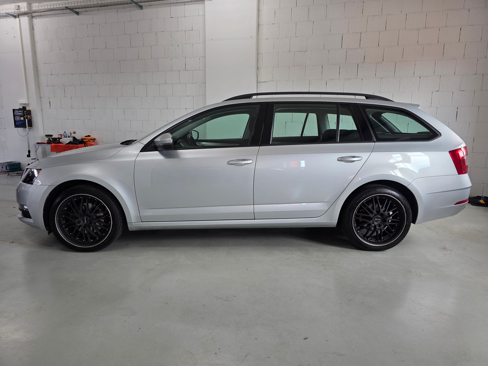 SKODA Octavia Combi 2.0 TDI Ambition 4x4 DSG-image-2
