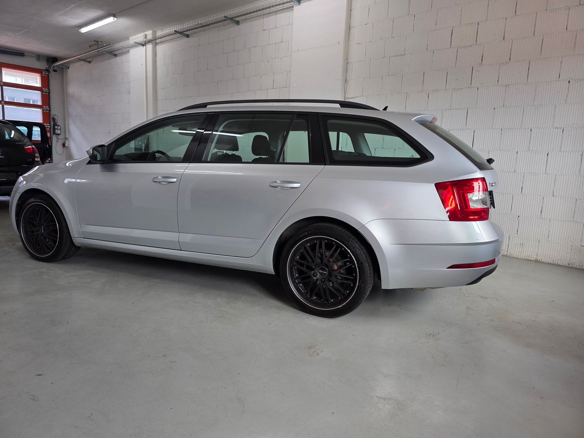 SKODA Octavia Combi 2.0 TDI Ambition 4x4 DSG-image-4