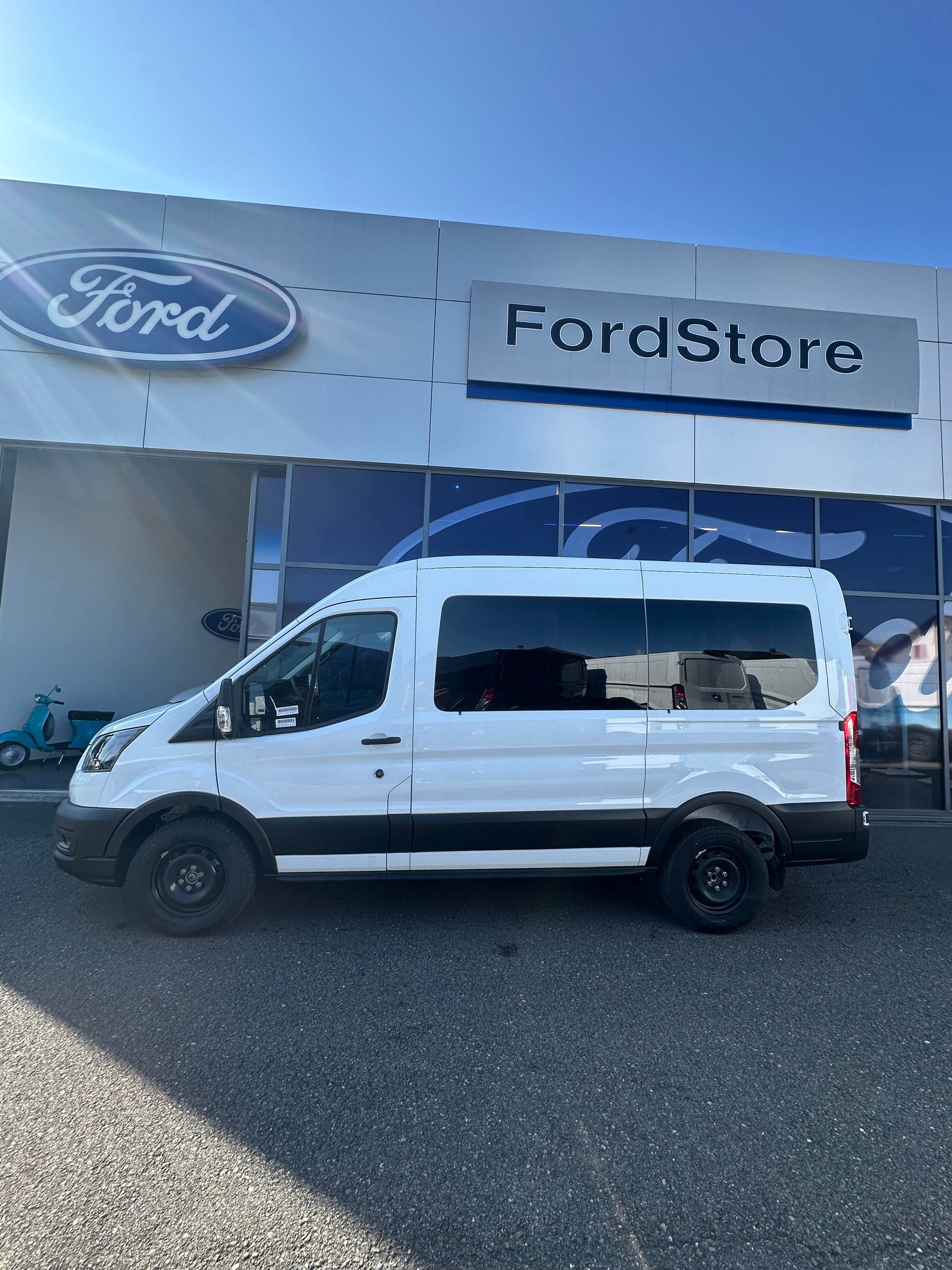 FORD Transit combi 350 L2 2.0 EcoBl Trend/130CV/Aut/FWD-image-2