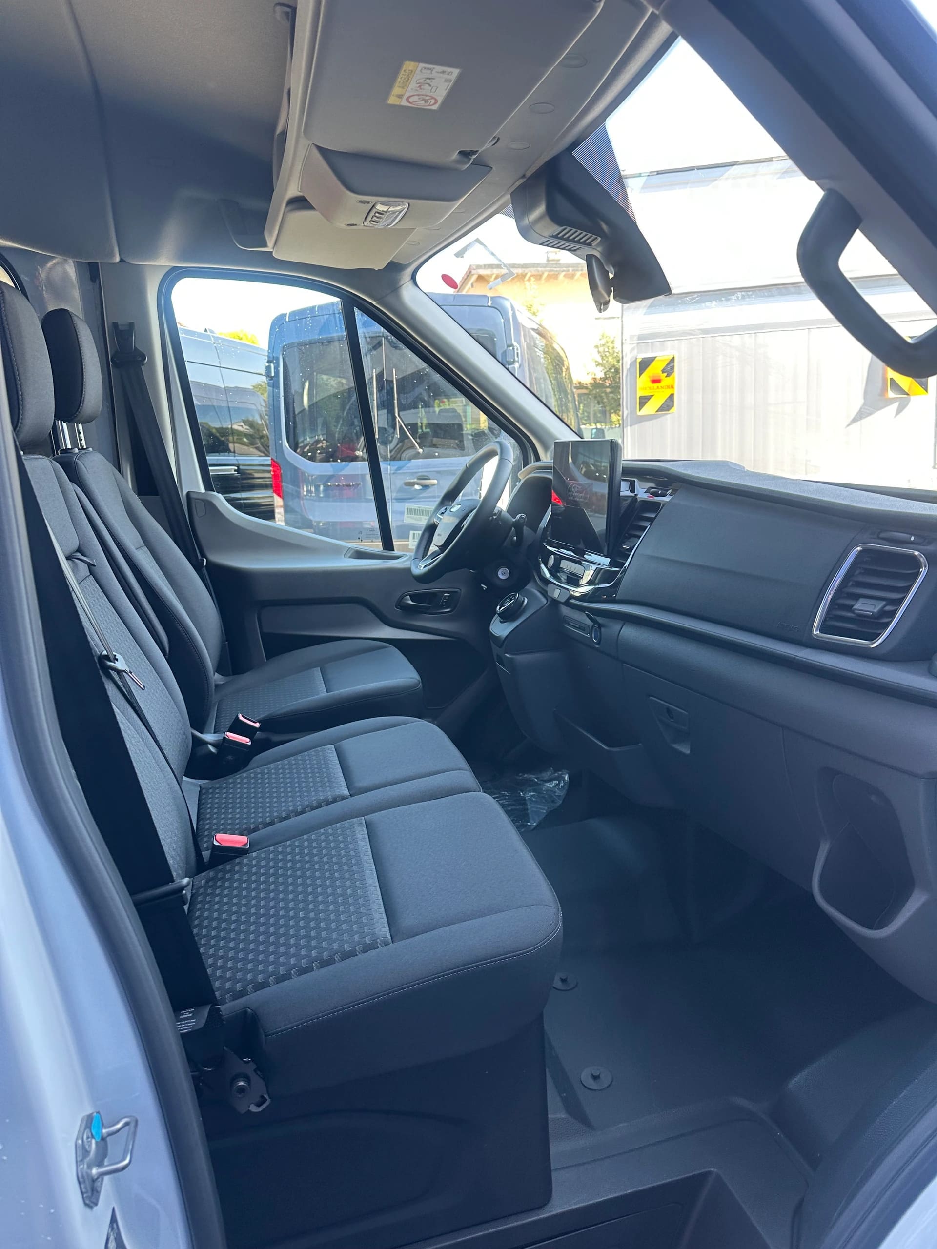 FORD Transit combi 350 L2 2.0 EcoBl Trend/130CV/Aut/FWD-image-11