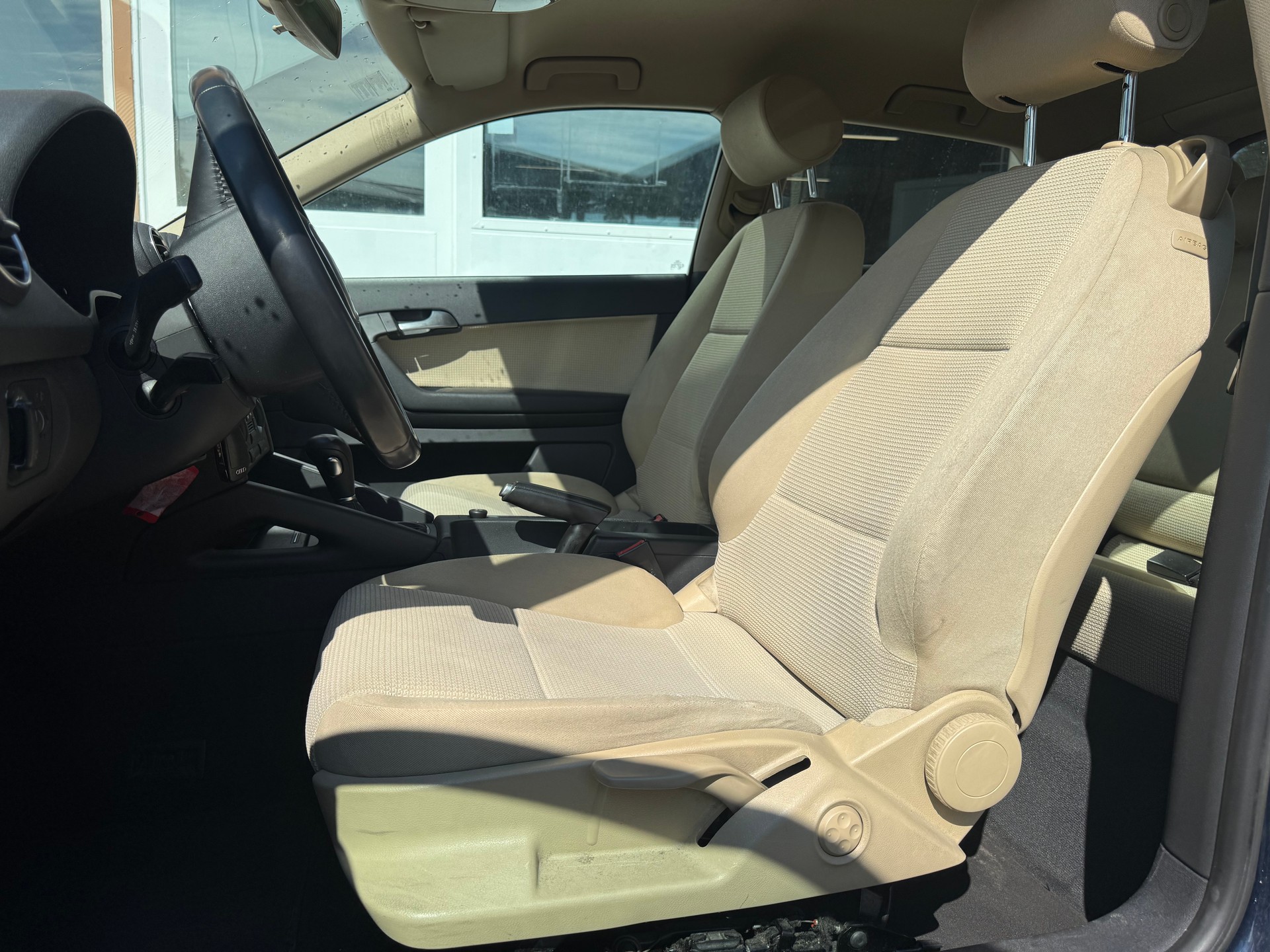 AUDI A3 1.6 Ambition-image-4