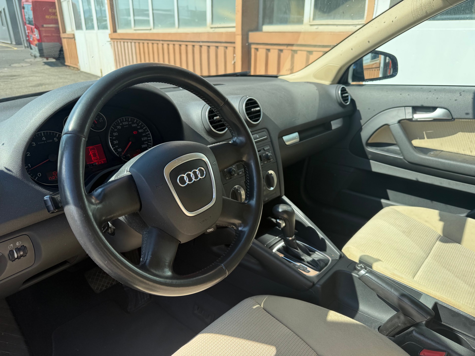 AUDI A3 1.6 Ambition-image-6