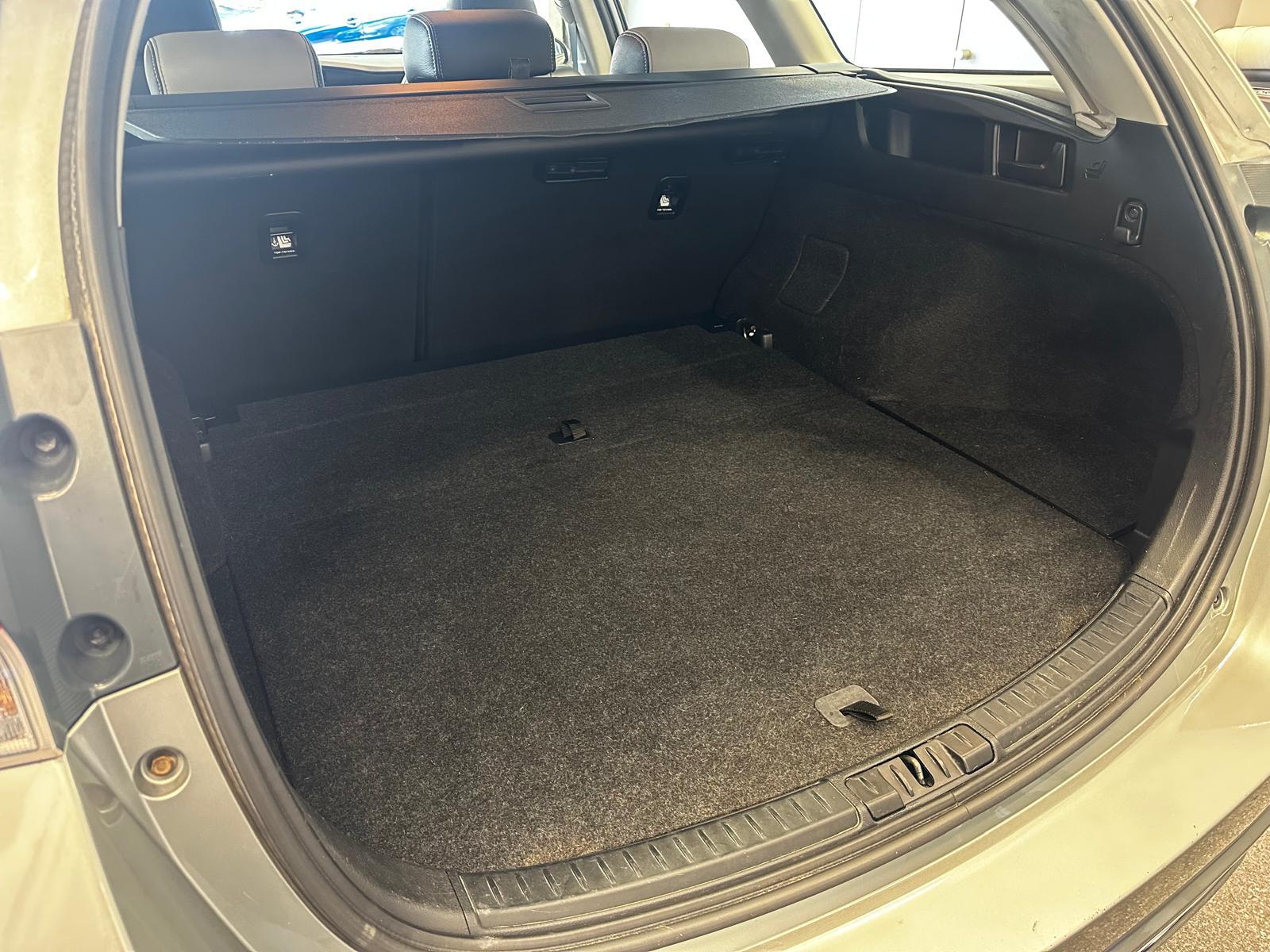 TOYOTA Auris Touring Sports 1.8 HSD Terra-image-6
