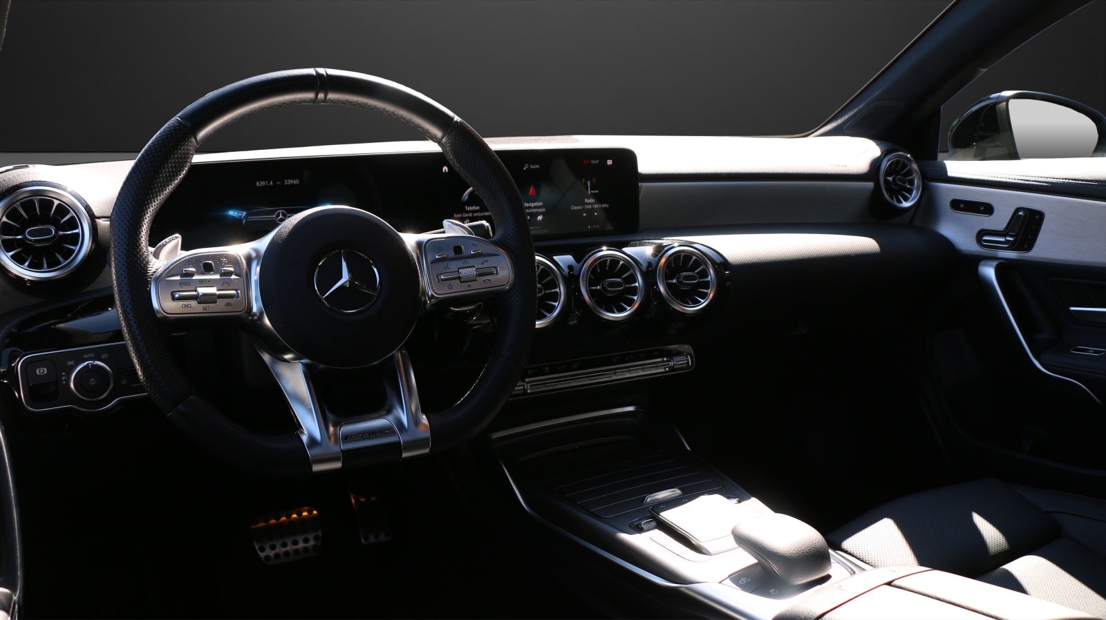 MERCEDES-BENZ CLA 35 AMG 4Matic Shooting Brake-image-4
