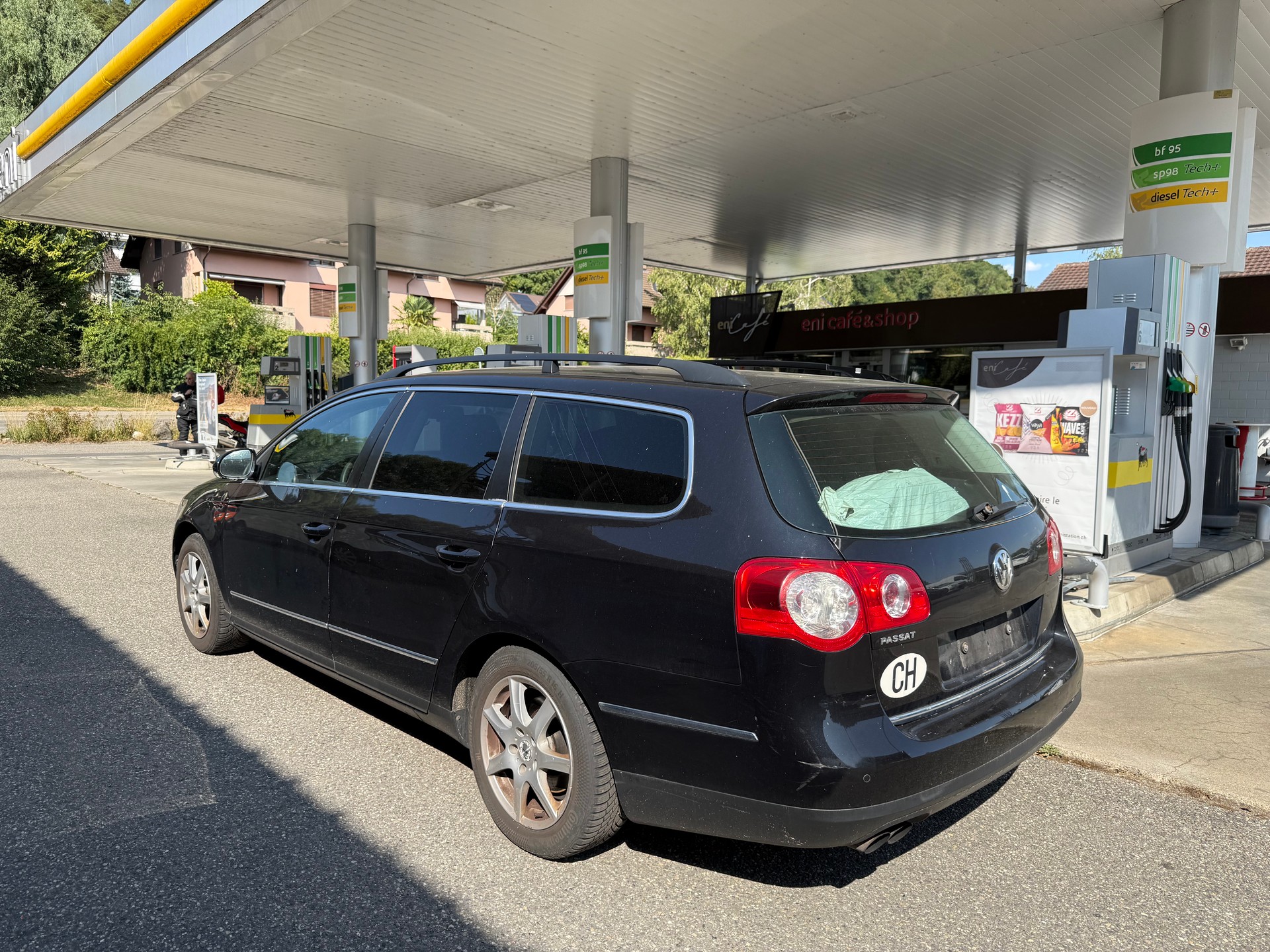 VW Passat Variant 1.8 TSI Trendline Tiptronic-image-2
