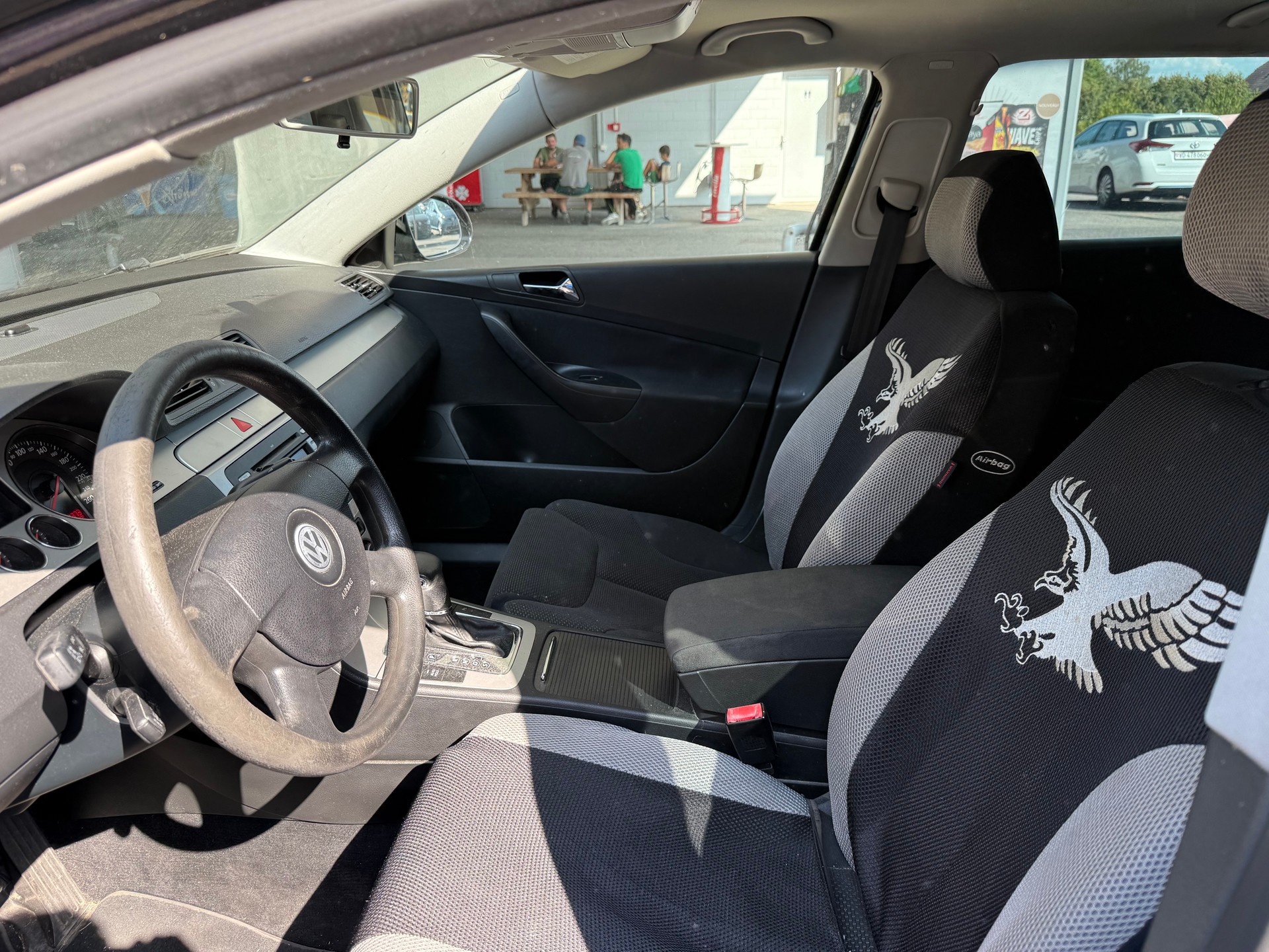 VW Passat Variant 1.8 TSI Trendline Tiptronic-image-8