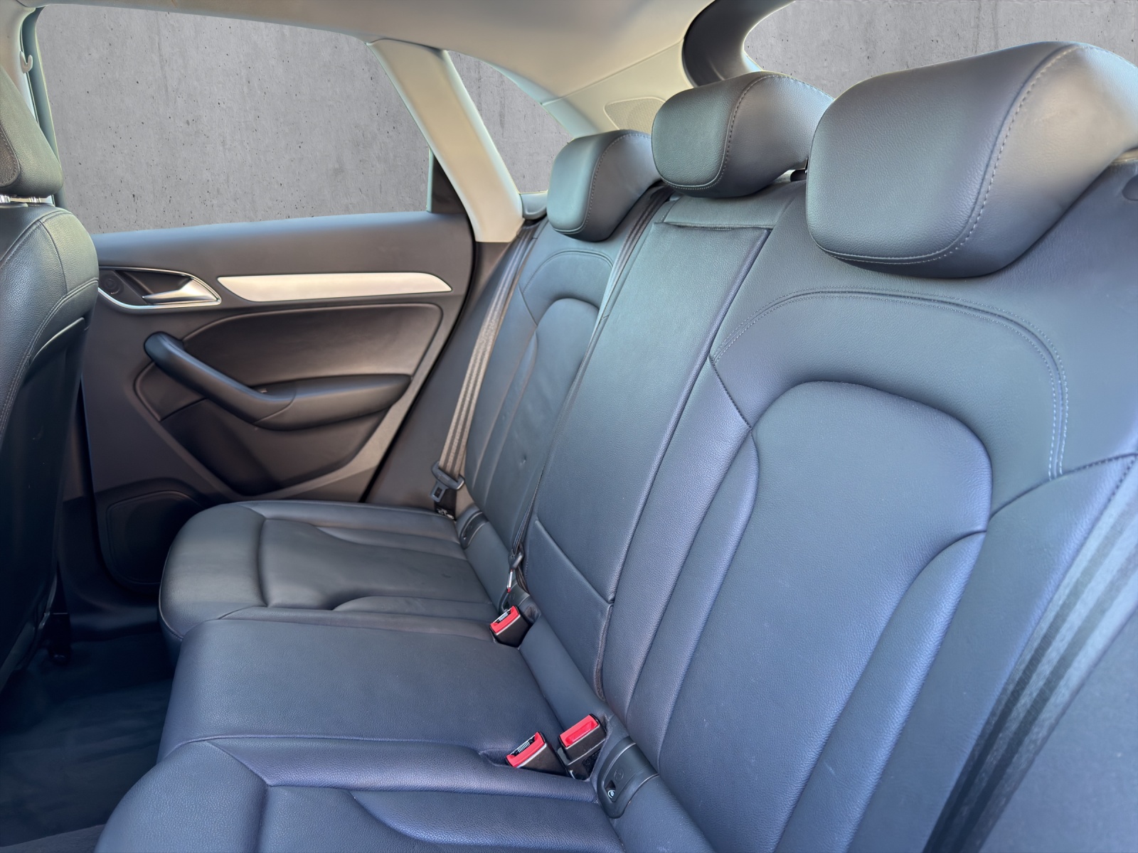 AUDI Q3 2.0 TDI sport quattro S-tronic-image-13