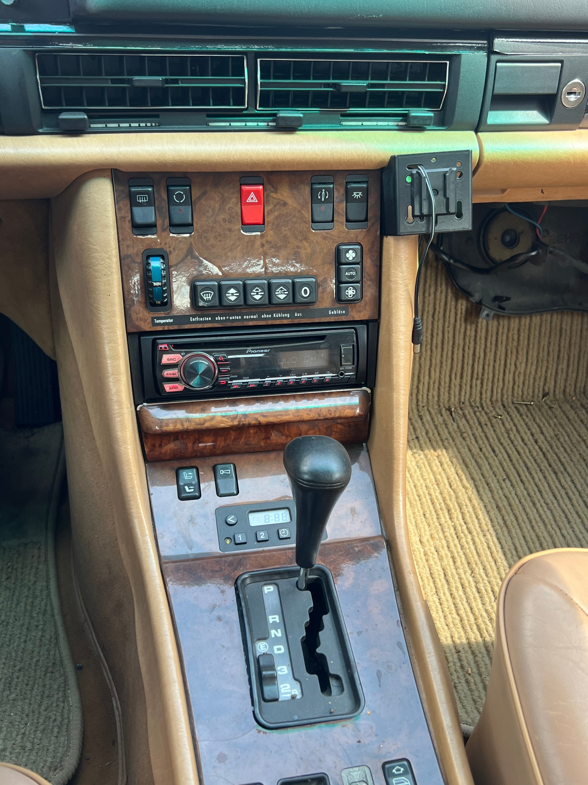 MERCEDES-BENZ 560 SEL-image-5