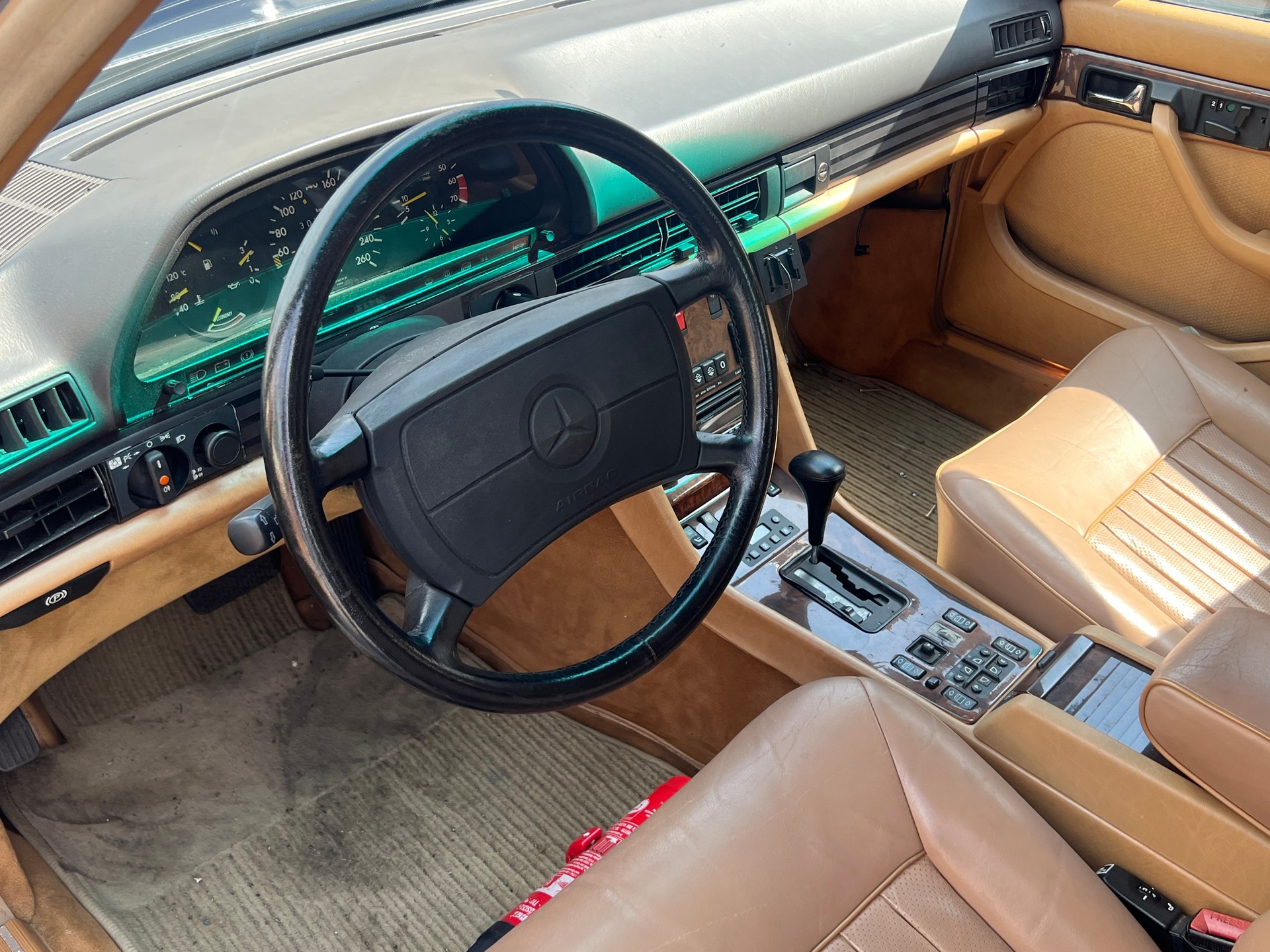 MERCEDES-BENZ 560 SEL-image-8
