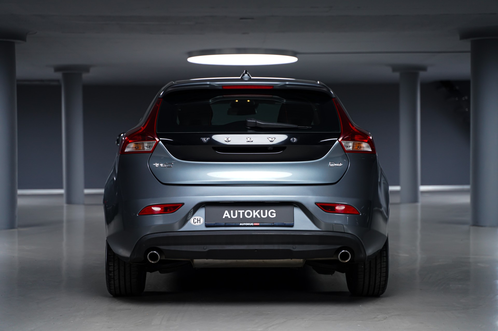 VOLVO V40 D4 Momentum Geartronic-image-5