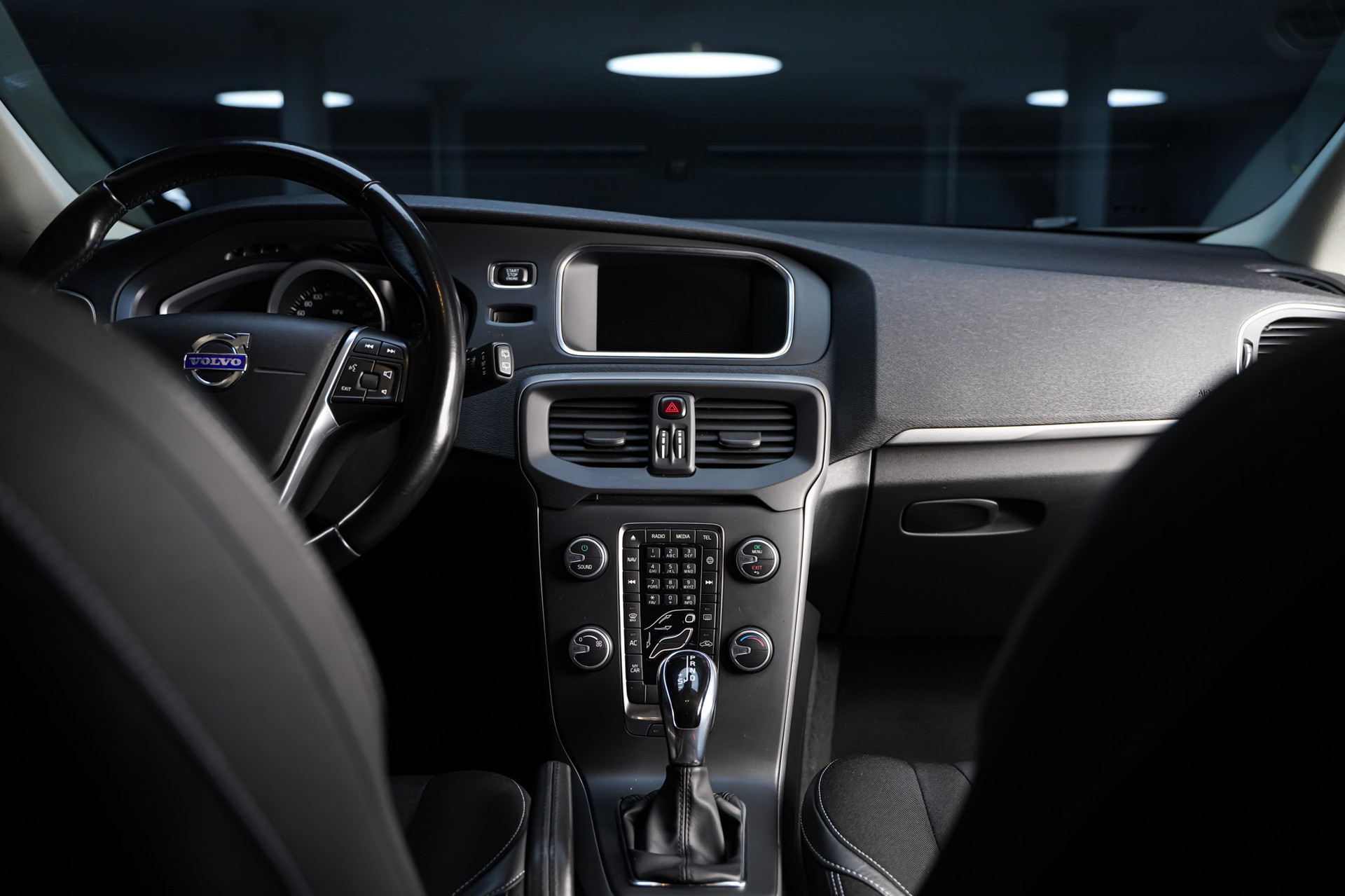 VOLVO V40 D4 Momentum Geartronic-image-19