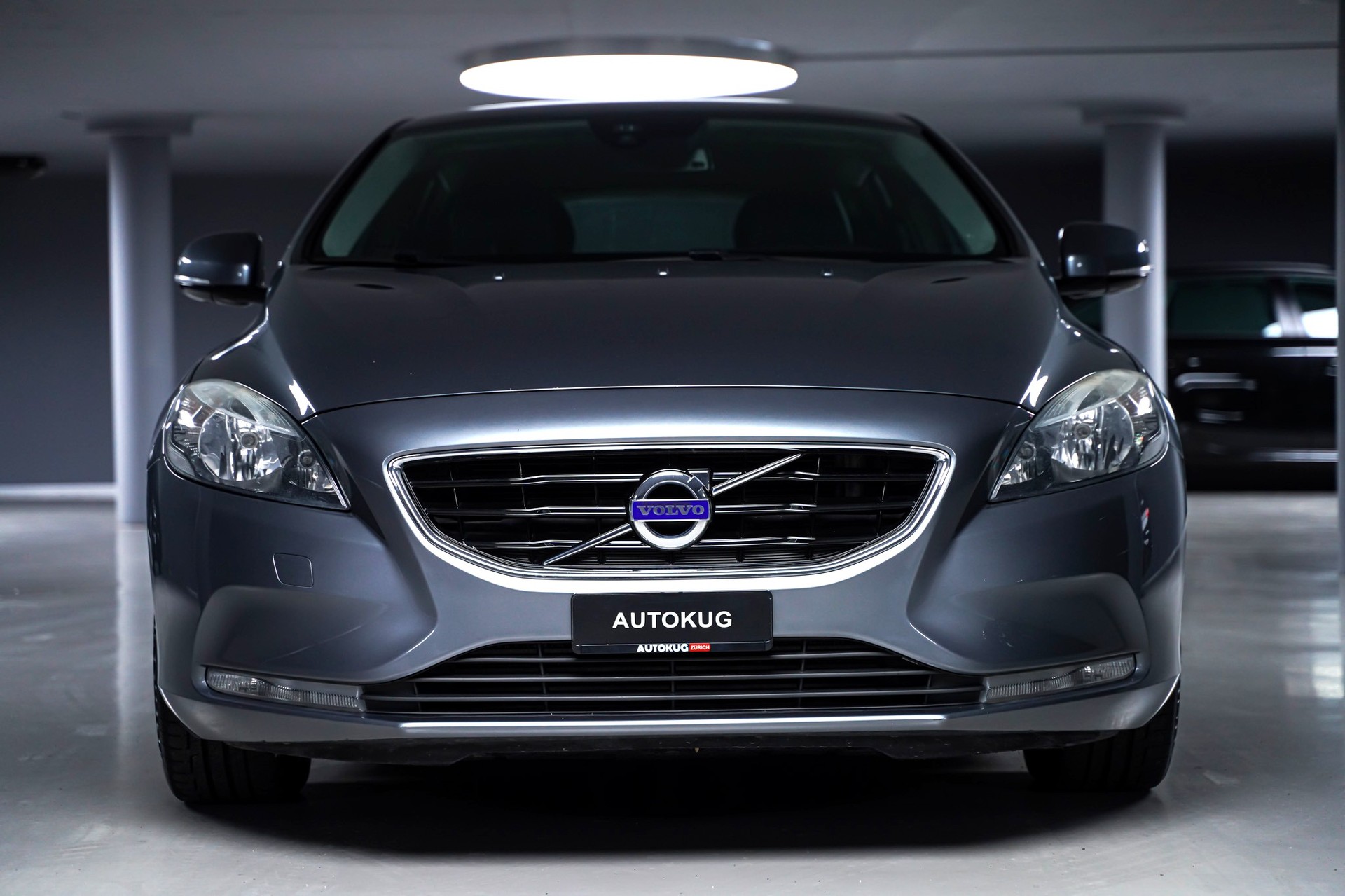 VOLVO V40 D4 Momentum Geartronic-image-1