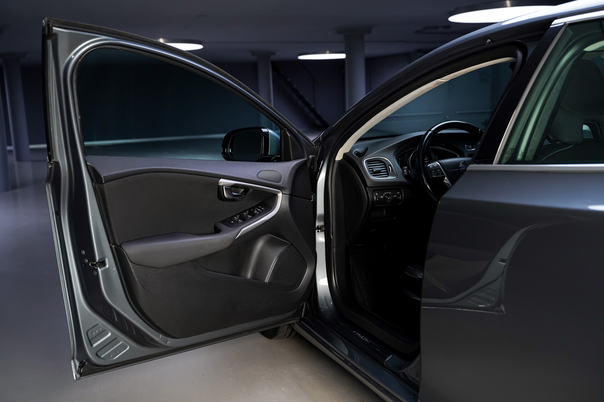 VOLVO V40 D4 Momentum Geartronic-image-7