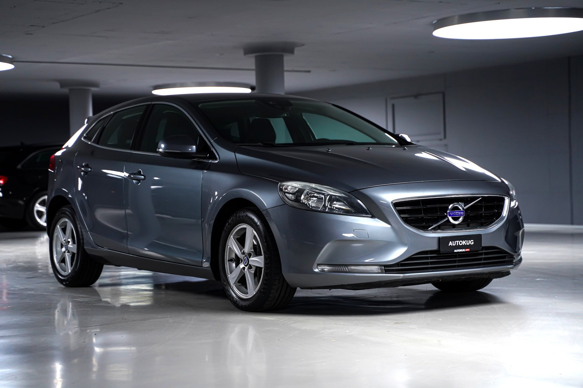 VOLVO V40 D4 Momentum Geartronic-image-2