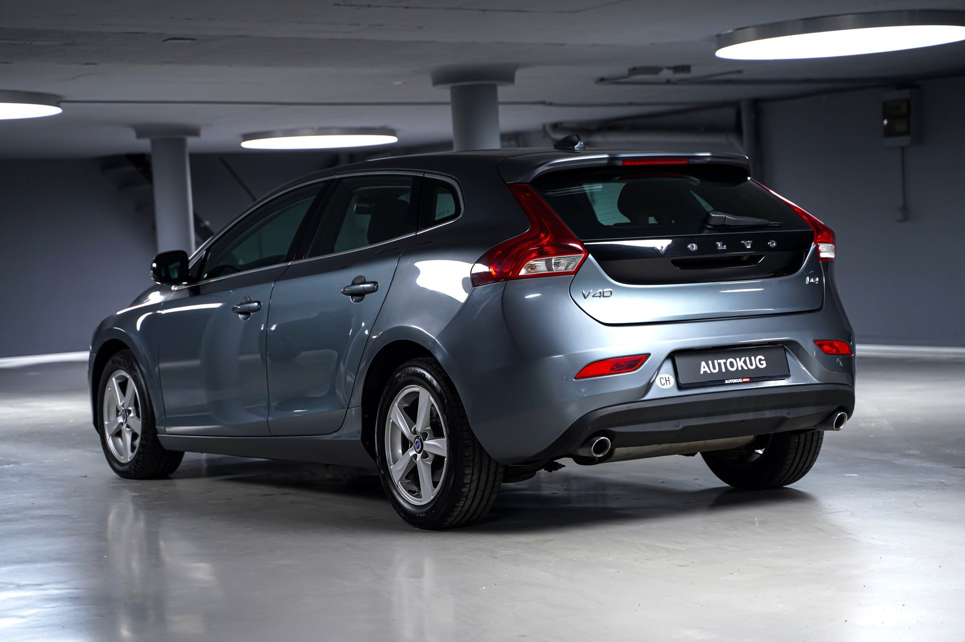 VOLVO V40 D4 Momentum Geartronic-image-6