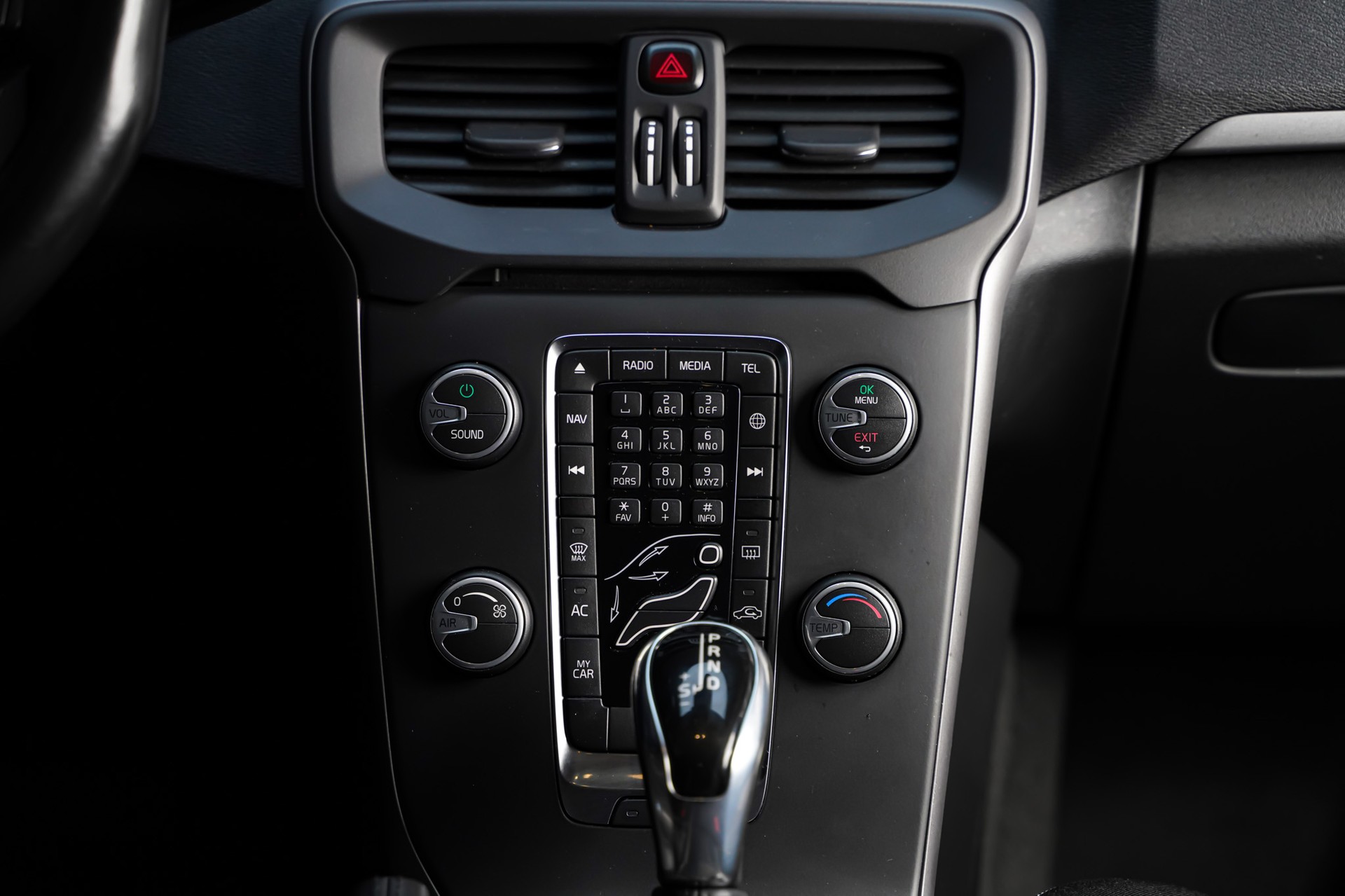 VOLVO V40 D4 Momentum Geartronic-image-20