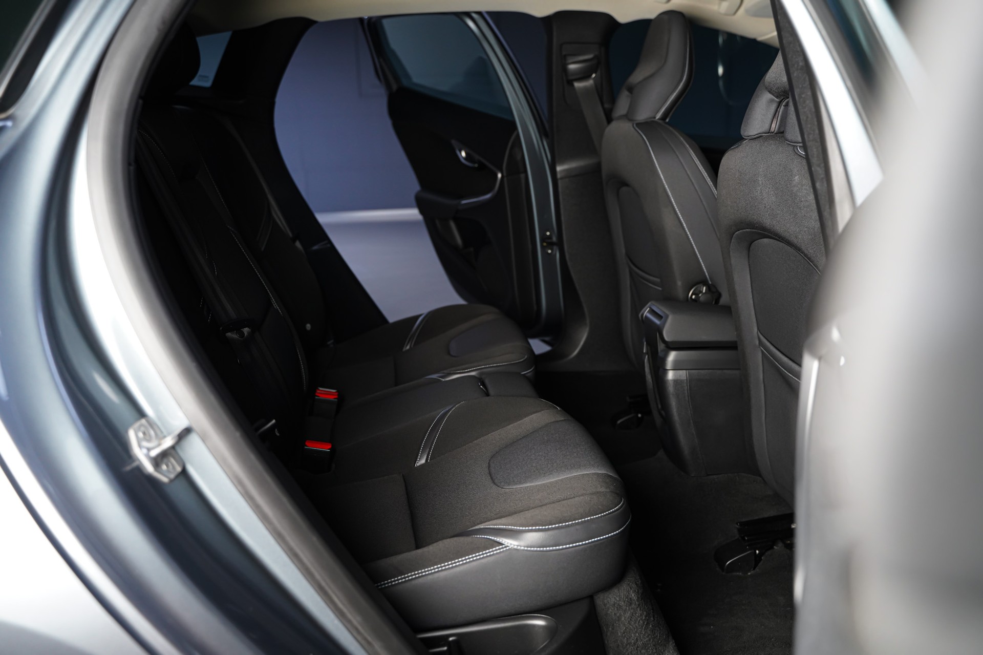VOLVO V40 D4 Momentum Geartronic-image-13