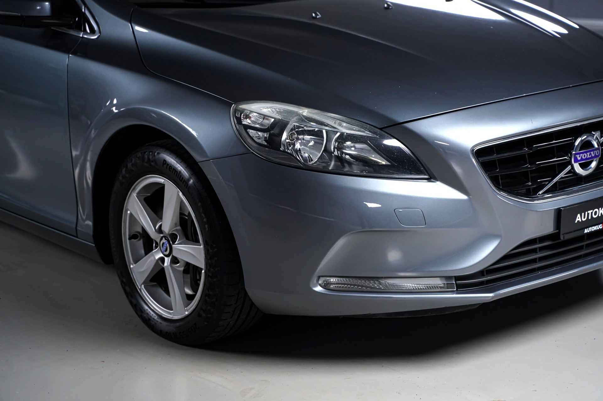 VOLVO V40 D4 Momentum Geartronic-image-3