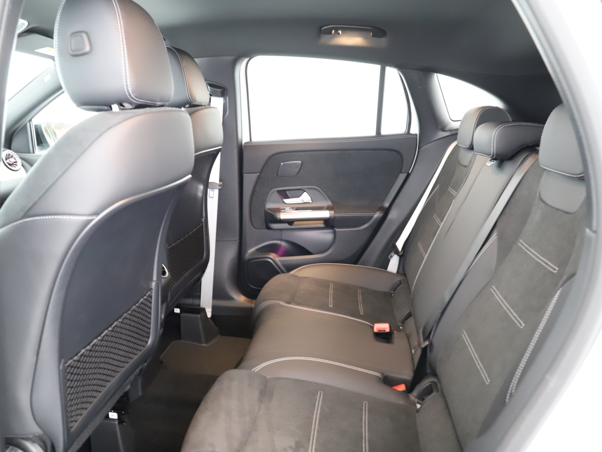 MERCEDES-BENZ GLA 200 Night Star 7G-D-image-10
