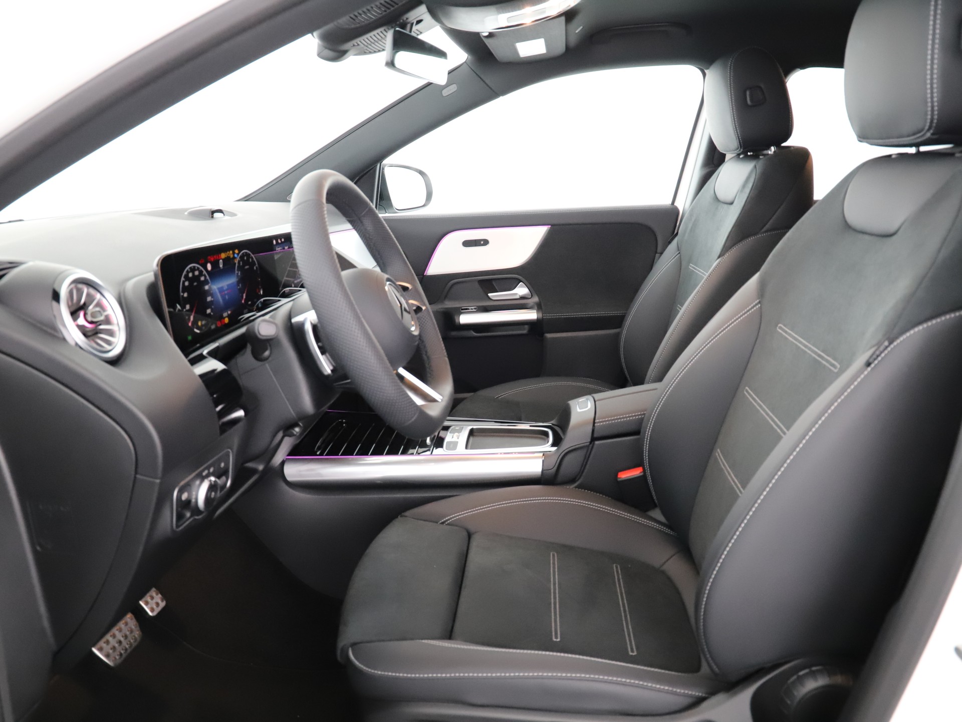 MERCEDES-BENZ GLA 200 Night Star 7G-D-image-9