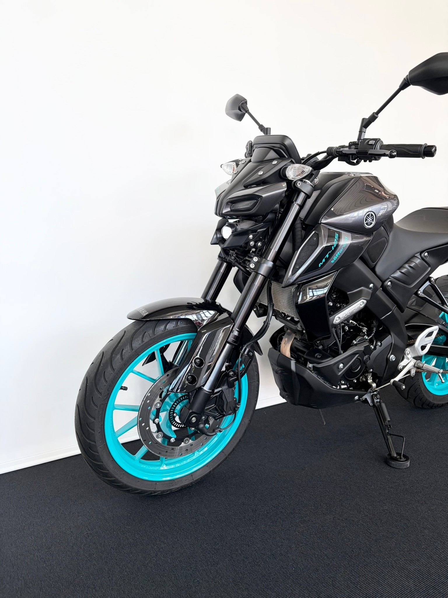 YAMAHA MT-125 ABS-showroom-element-2