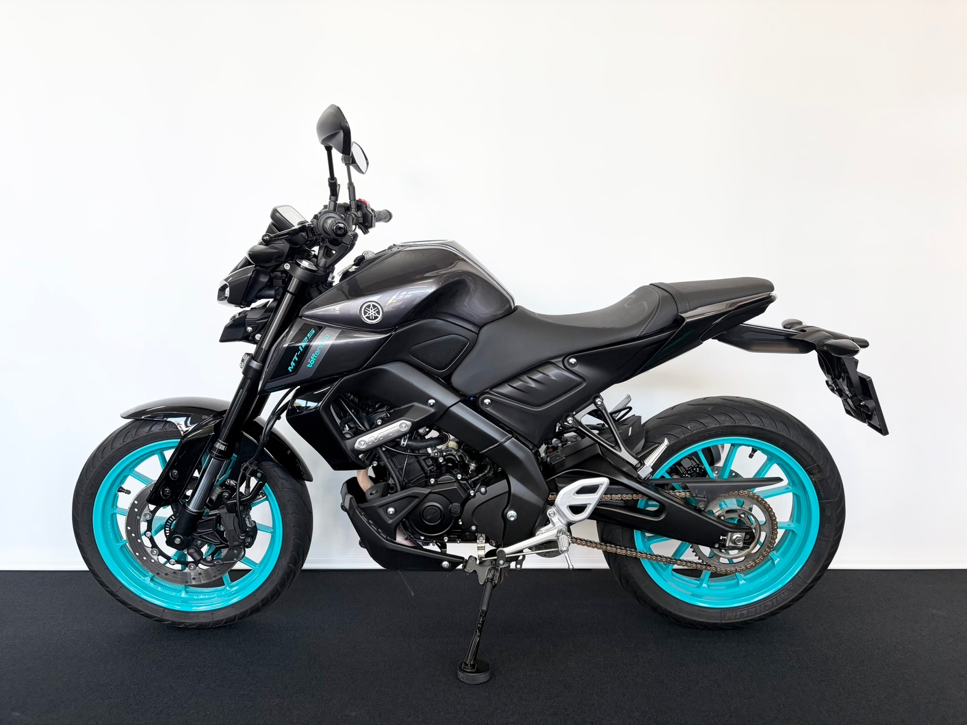 YAMAHA MT-125 ABS-showroom-element-1