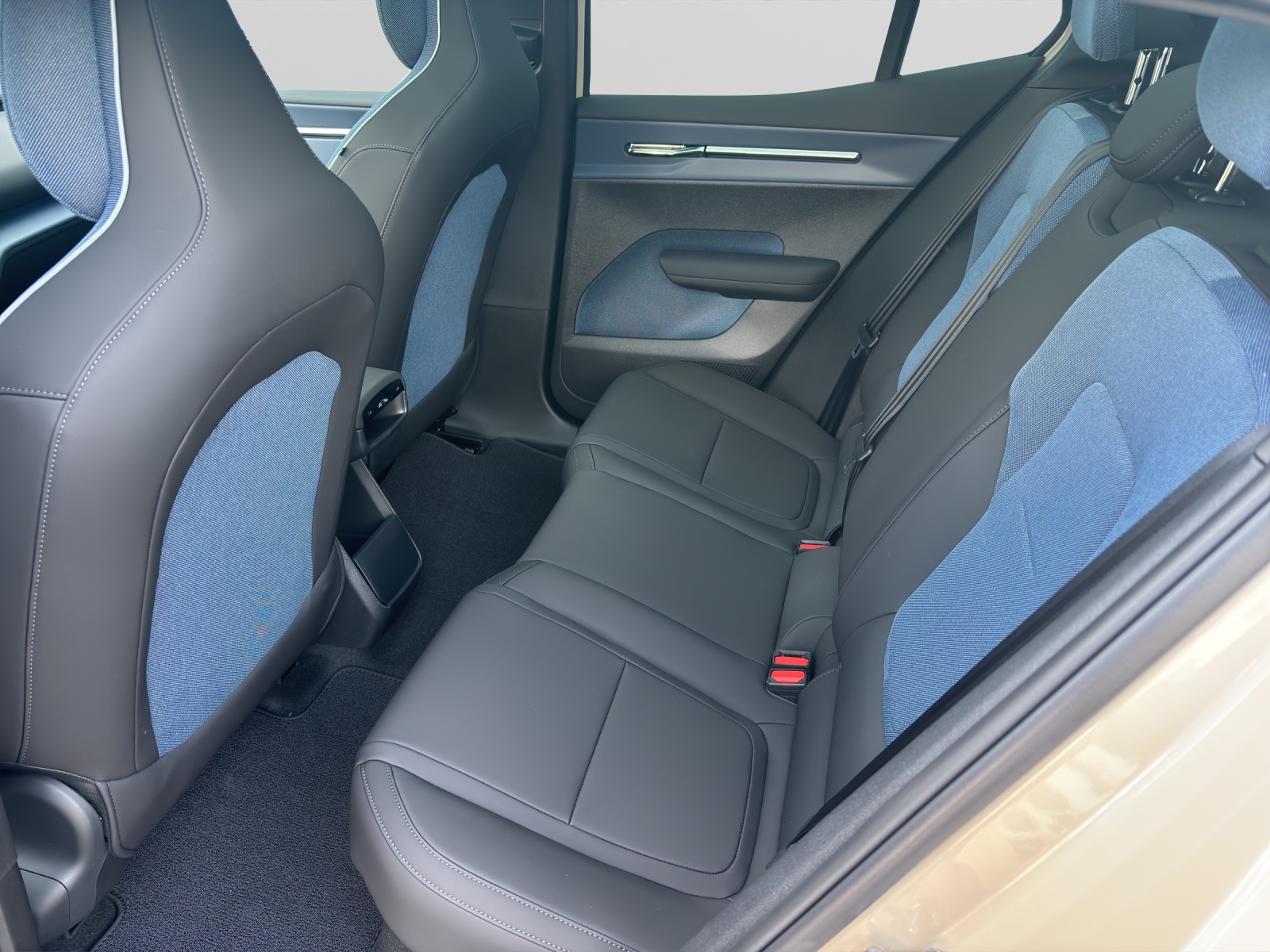 VOLVO EX30 P8 Ultra AWD-image-4