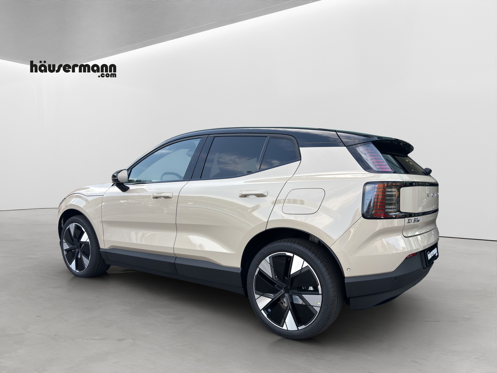 VOLVO EX30 P8 Ultra AWD-image-2