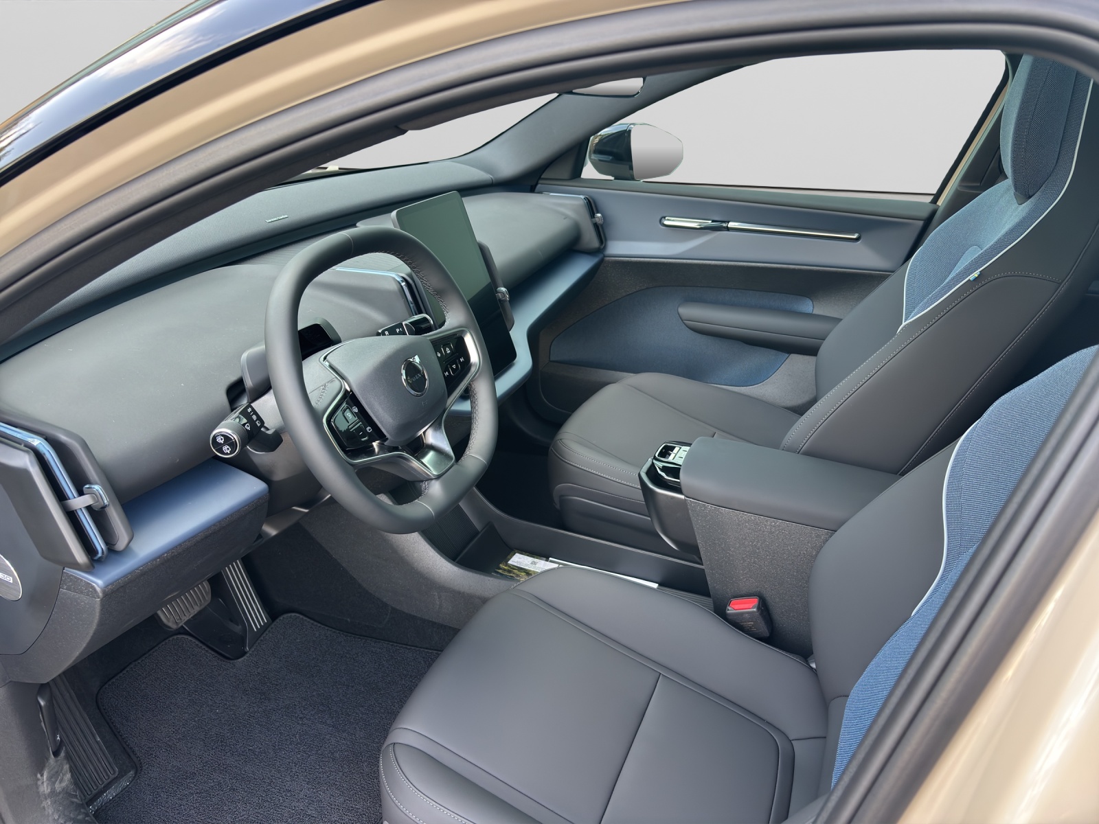 VOLVO EX30 P8 Ultra AWD-image-3