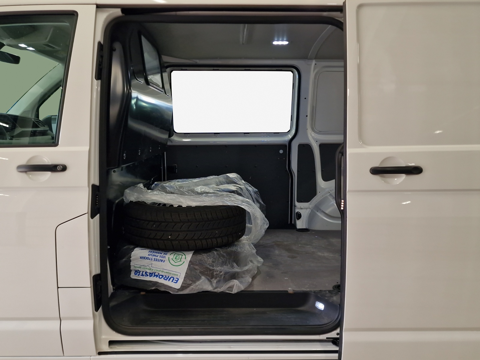 VW T6.1 2.0 TDI DSG-image-11
