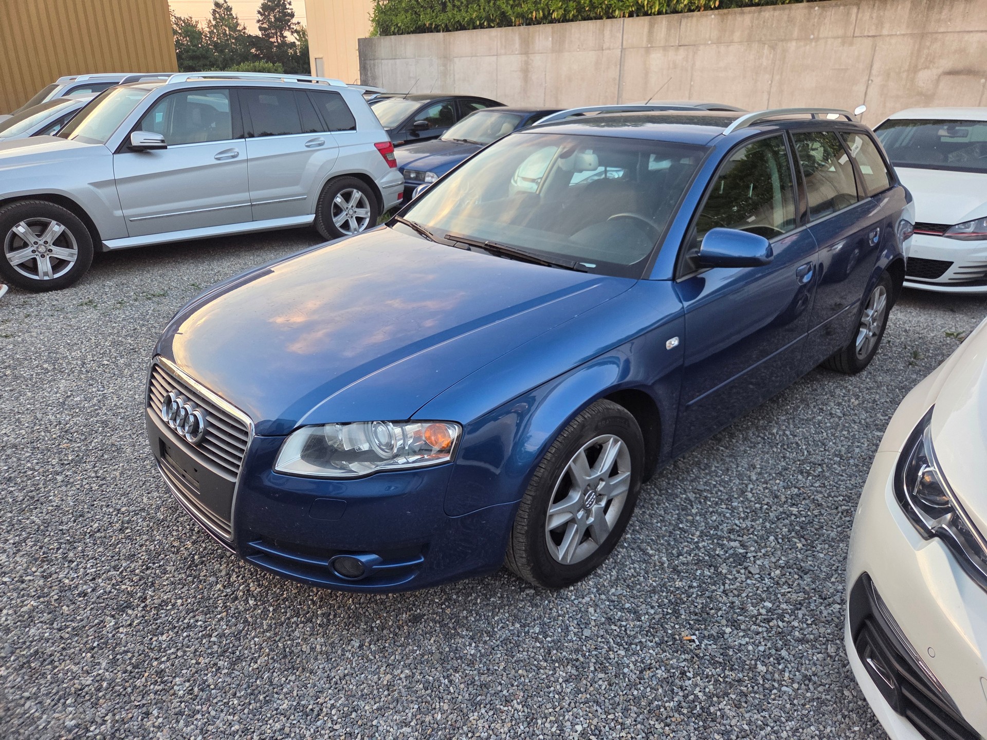 AUDI A4 Avant 2.0 TDI-image-0