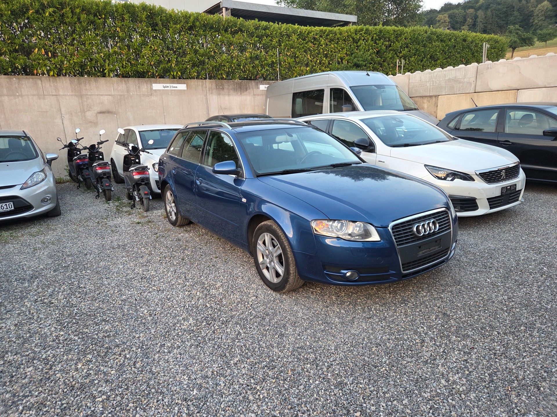 AUDI A4 Avant 2.0 TDI-image-1