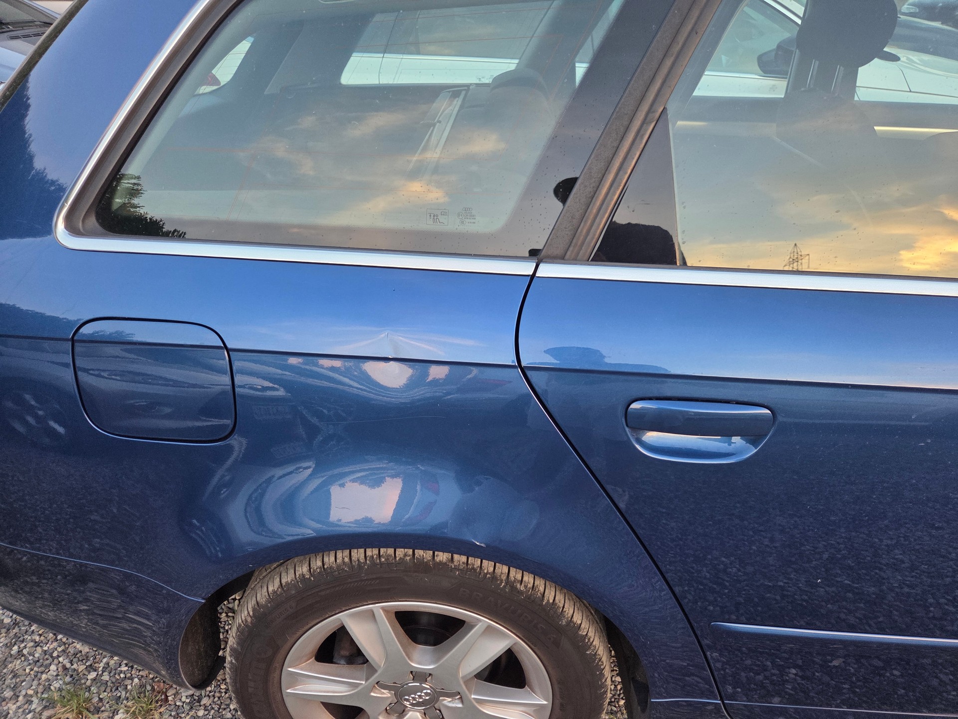 AUDI A4 Avant 2.0 TDI-image-4
