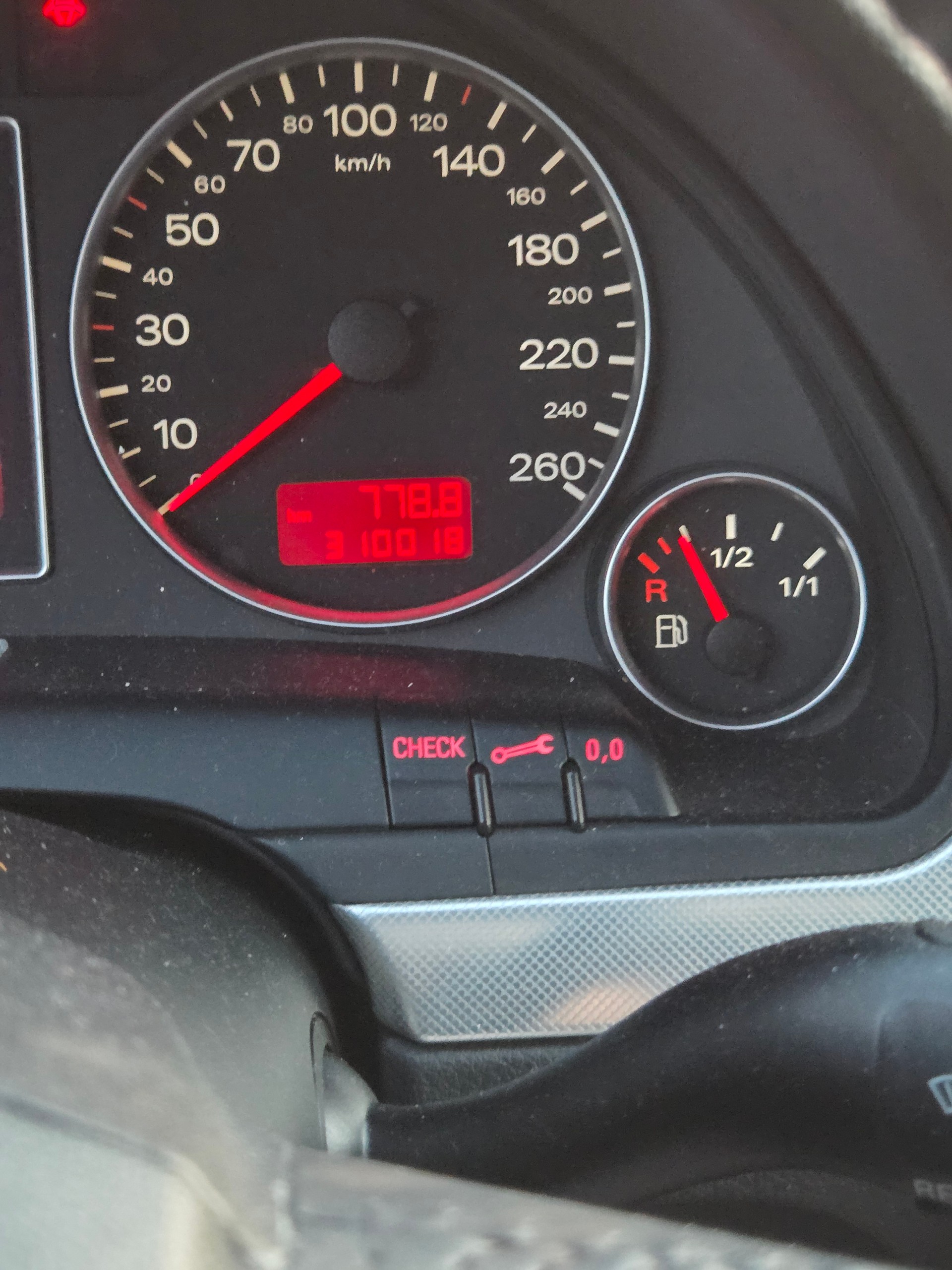 AUDI A4 Avant 2.0 TDI-image-6