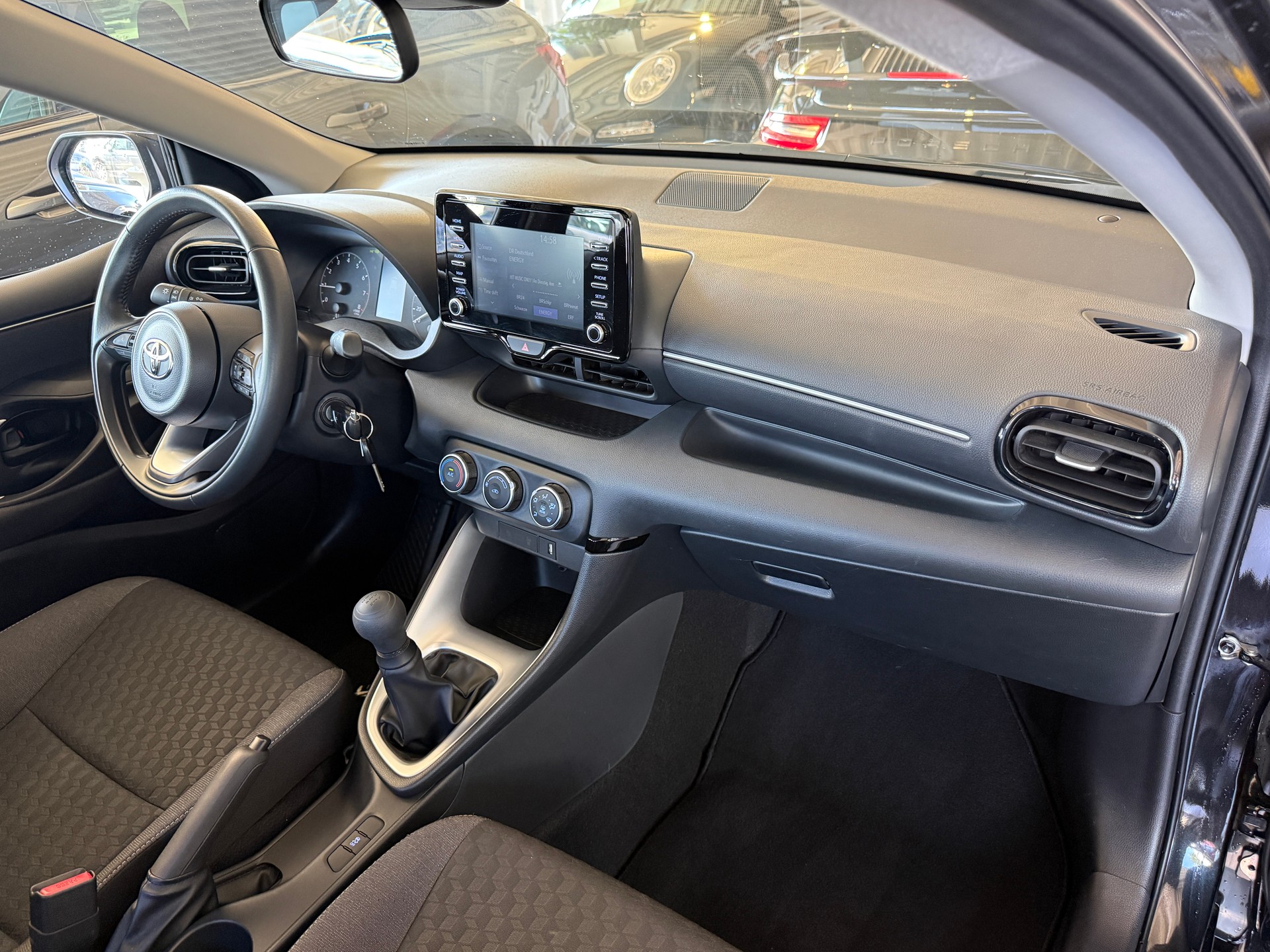 TOYOTA Yaris 1.0 Active ***RÜCKFAHRKAMERA***-image-17
