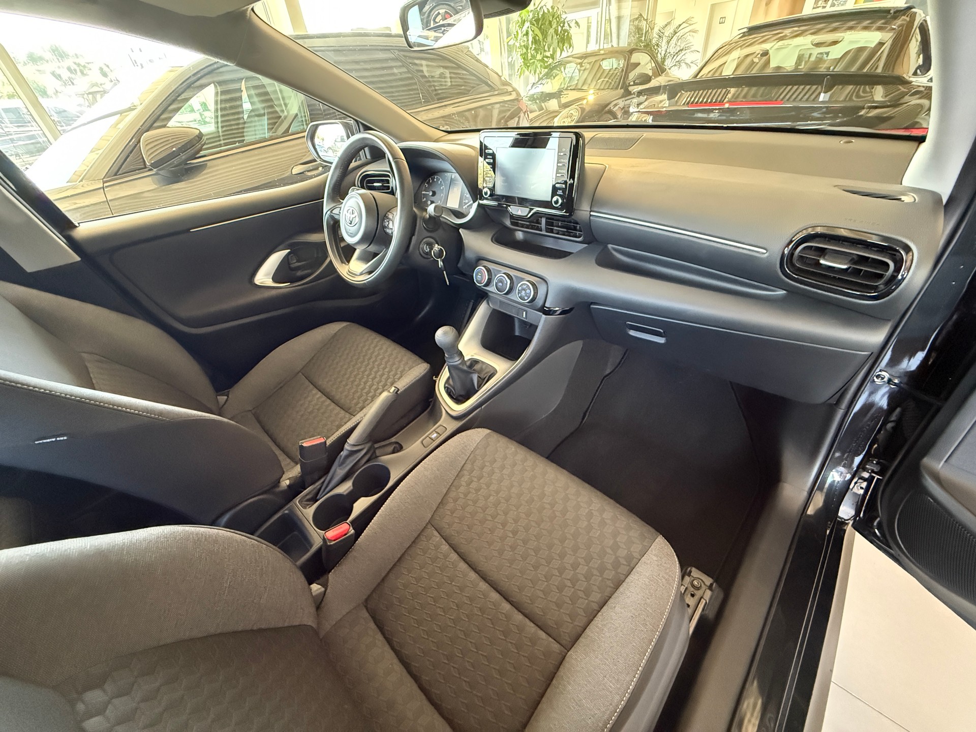 TOYOTA Yaris 1.0 Active ***RÜCKFAHRKAMERA***-image-18