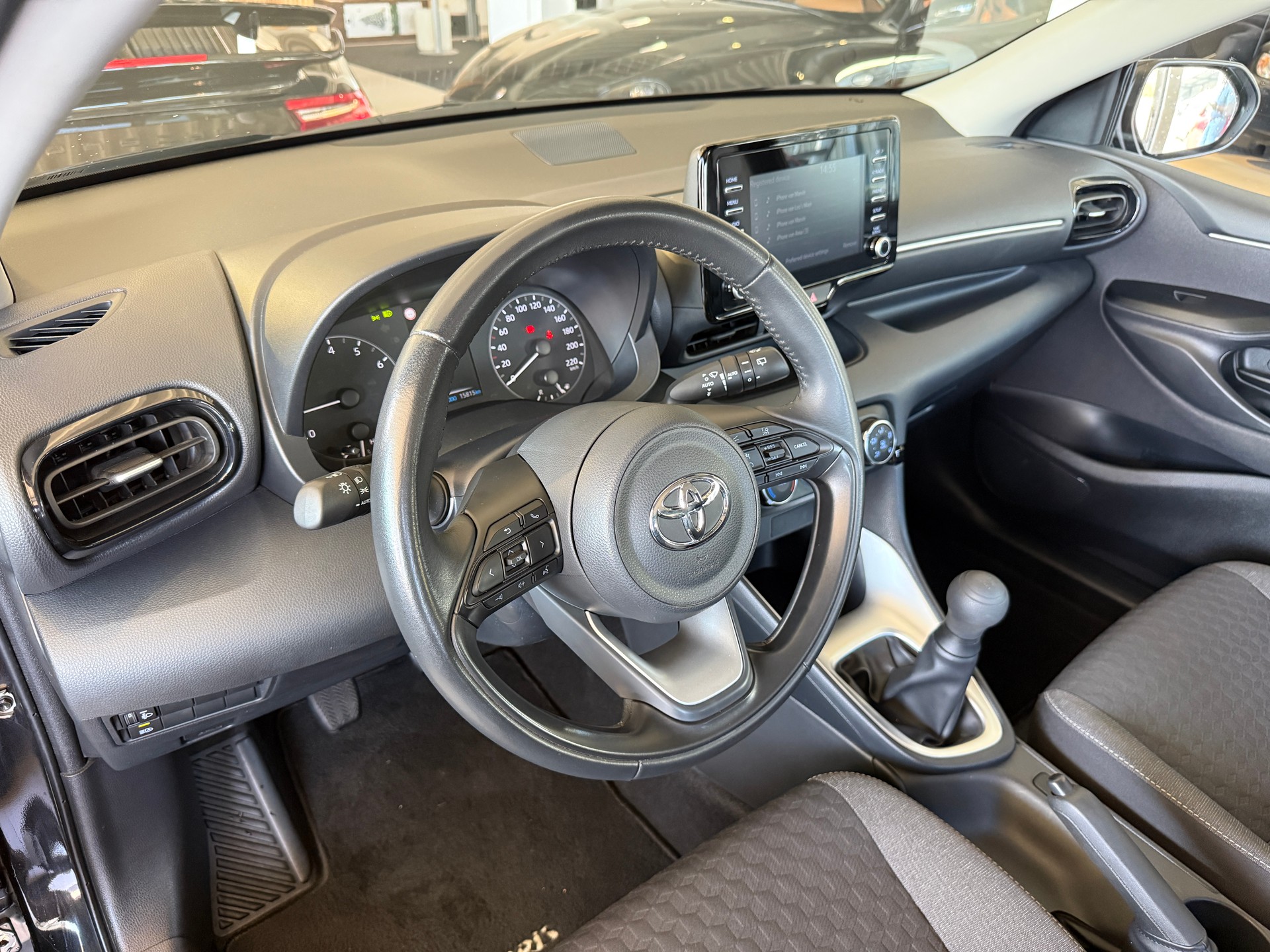 TOYOTA Yaris 1.0 Active ***RÜCKFAHRKAMERA***-image-8