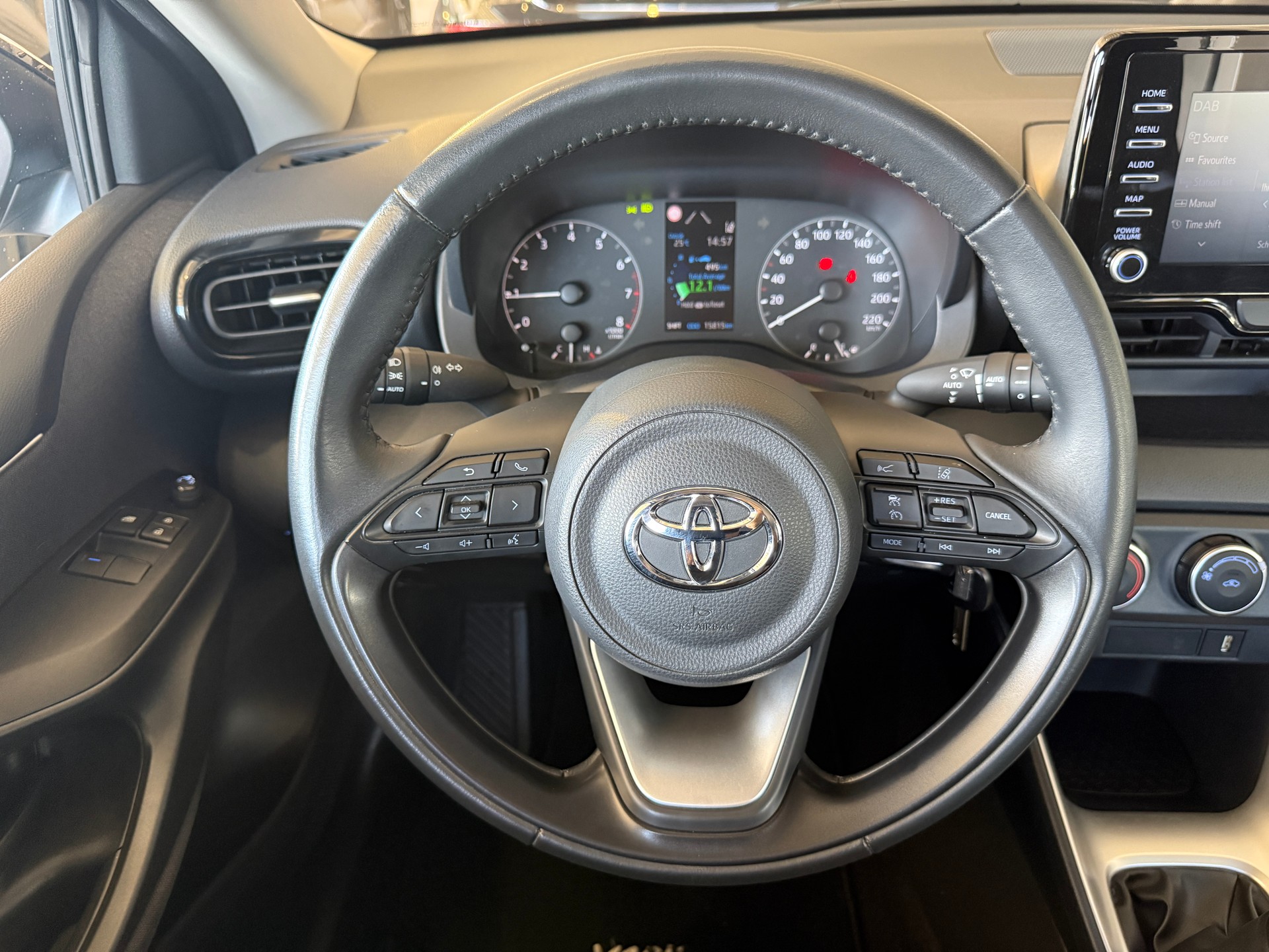 TOYOTA Yaris 1.0 Active ***RÜCKFAHRKAMERA***-image-11