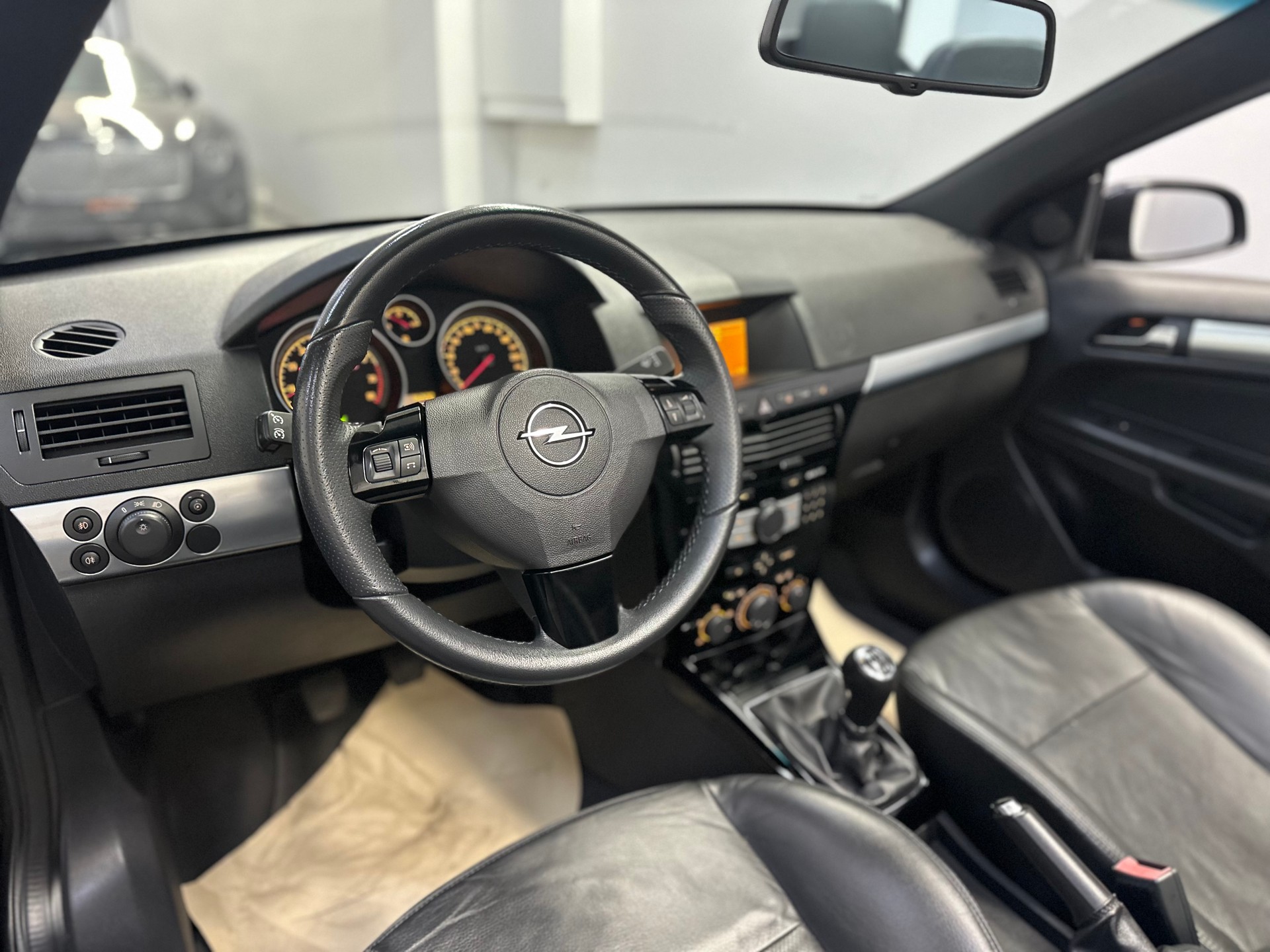 OPEL Astra TT 1.6i 16V Turbo Enjoy-image-11