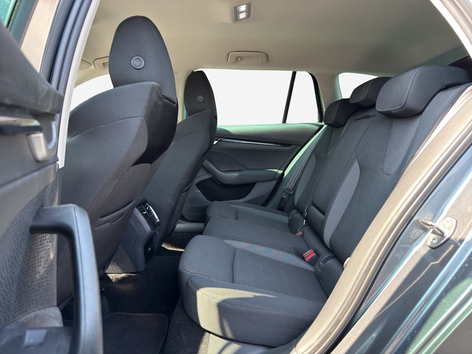 SKODA Octavia Combi 1.5 TSI mHEV DSG Dynamic-image-11
